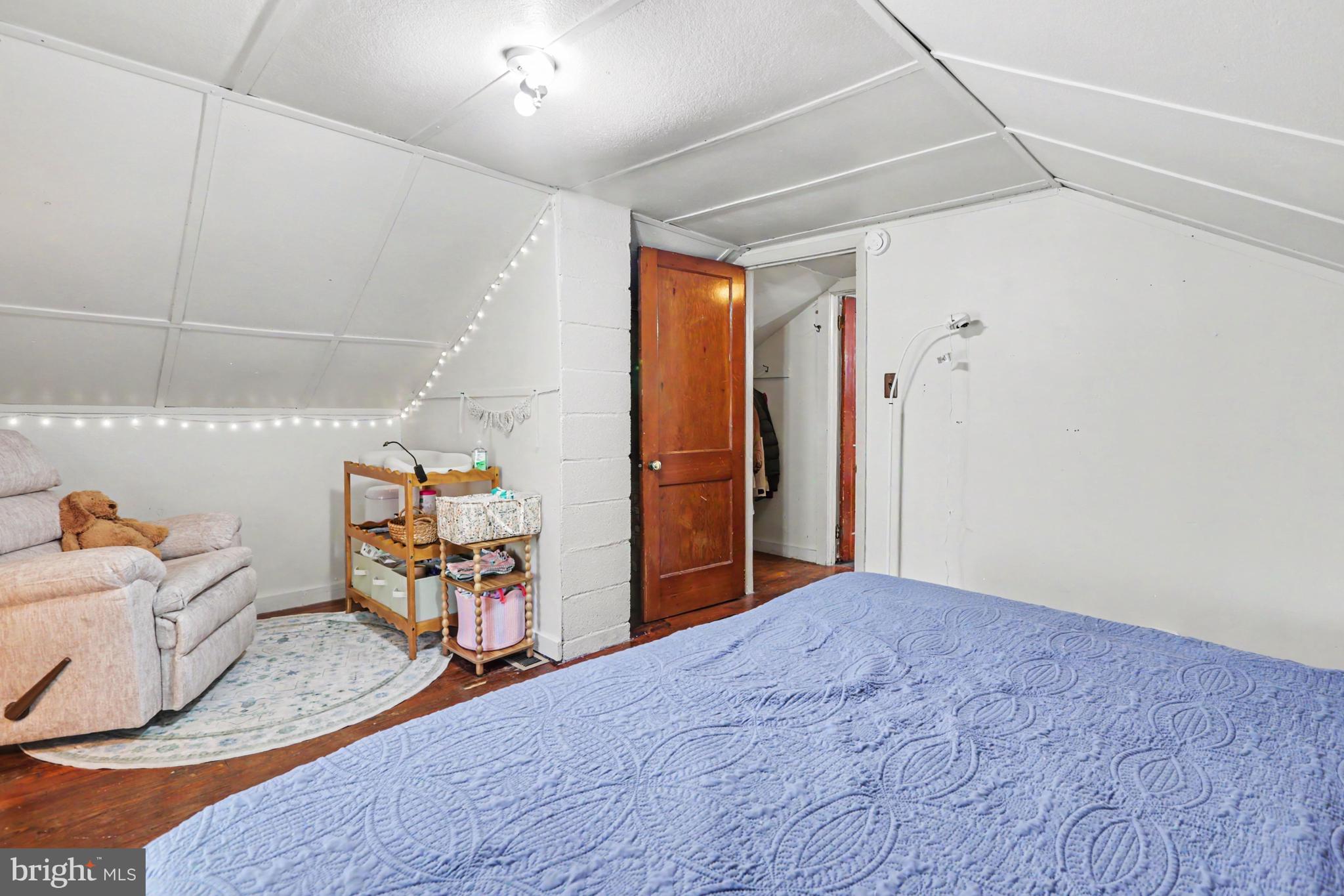 SILVER LAKE - Residential