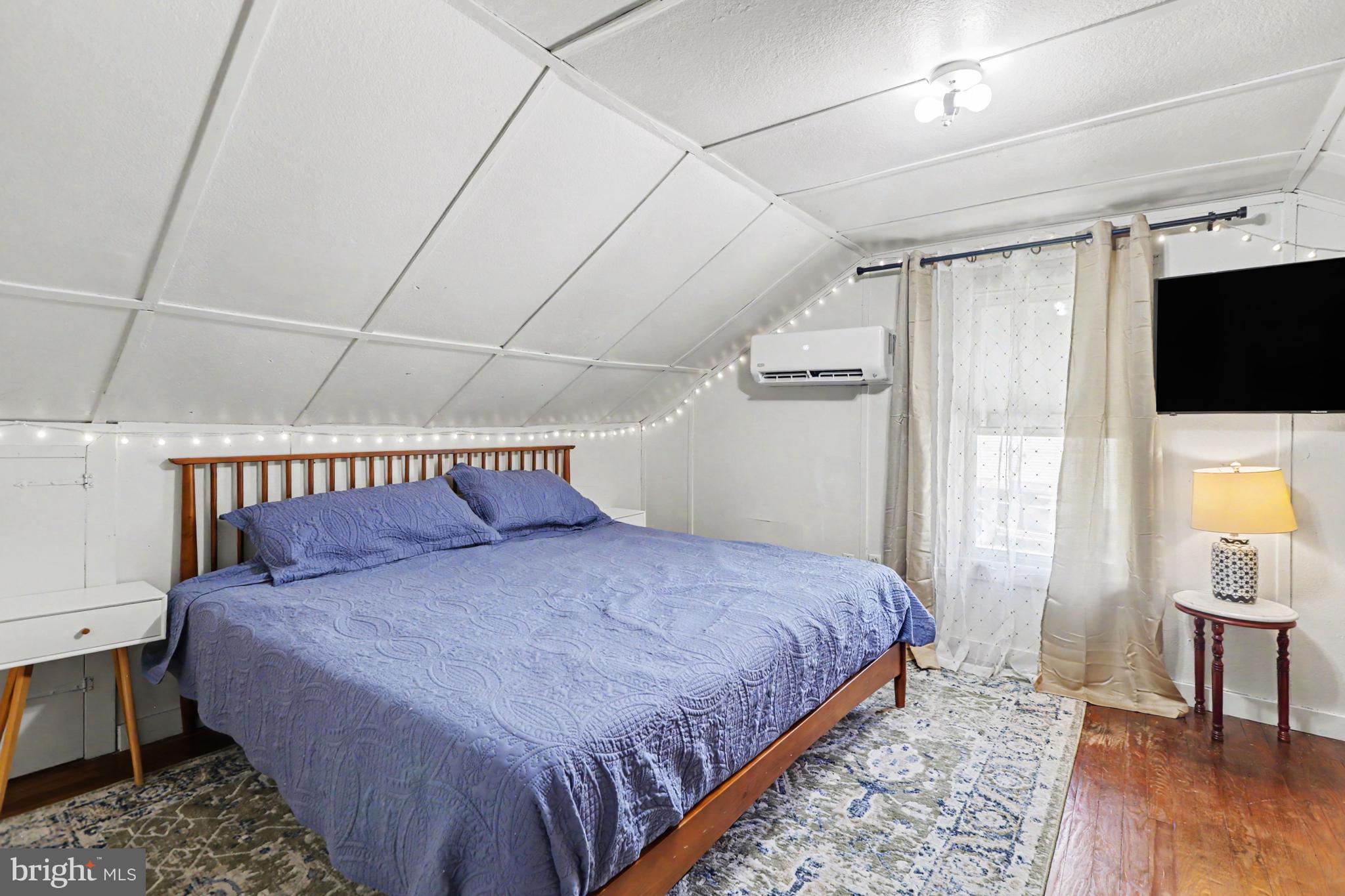 SILVER LAKE - Residential