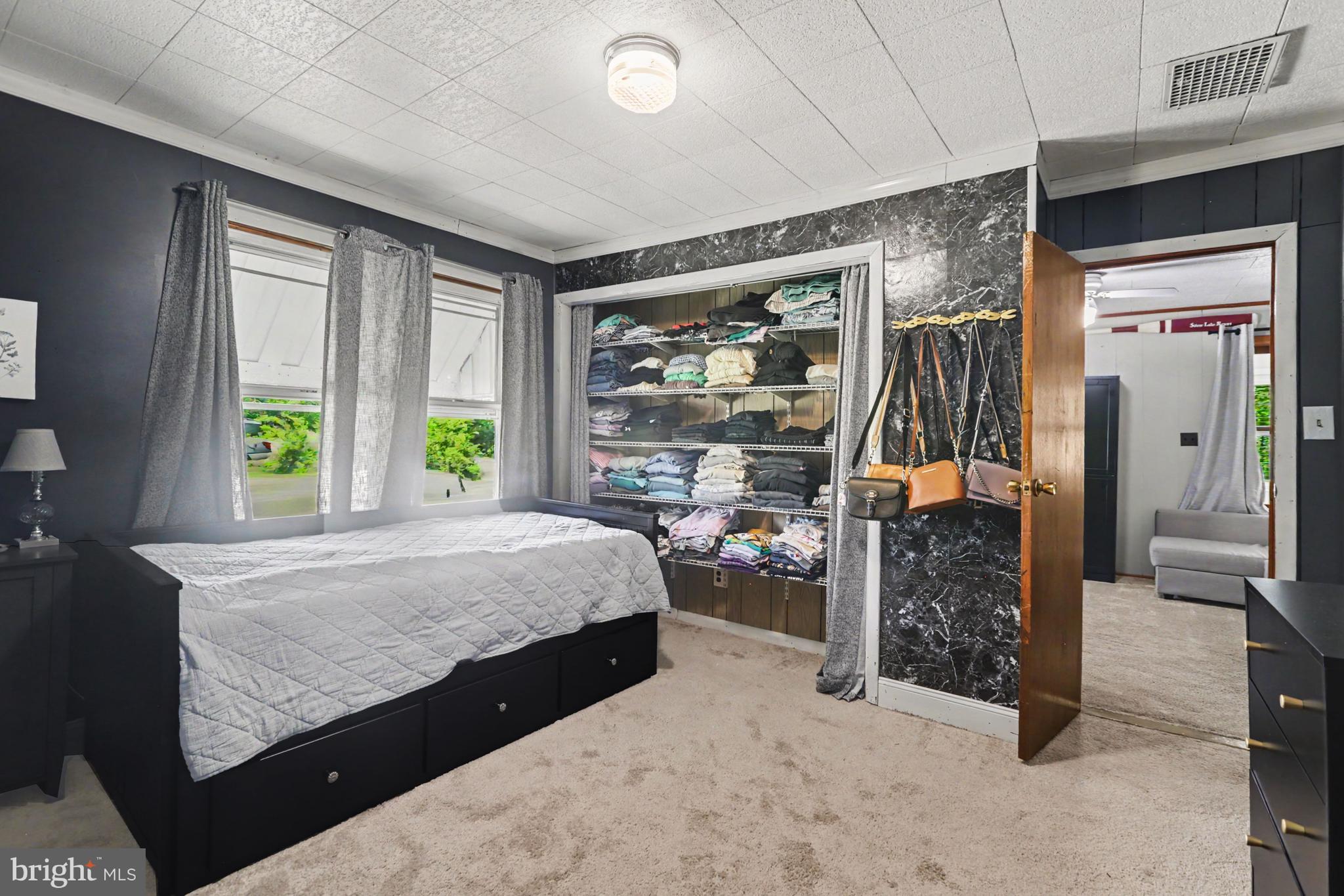 SILVER LAKE - Residential
