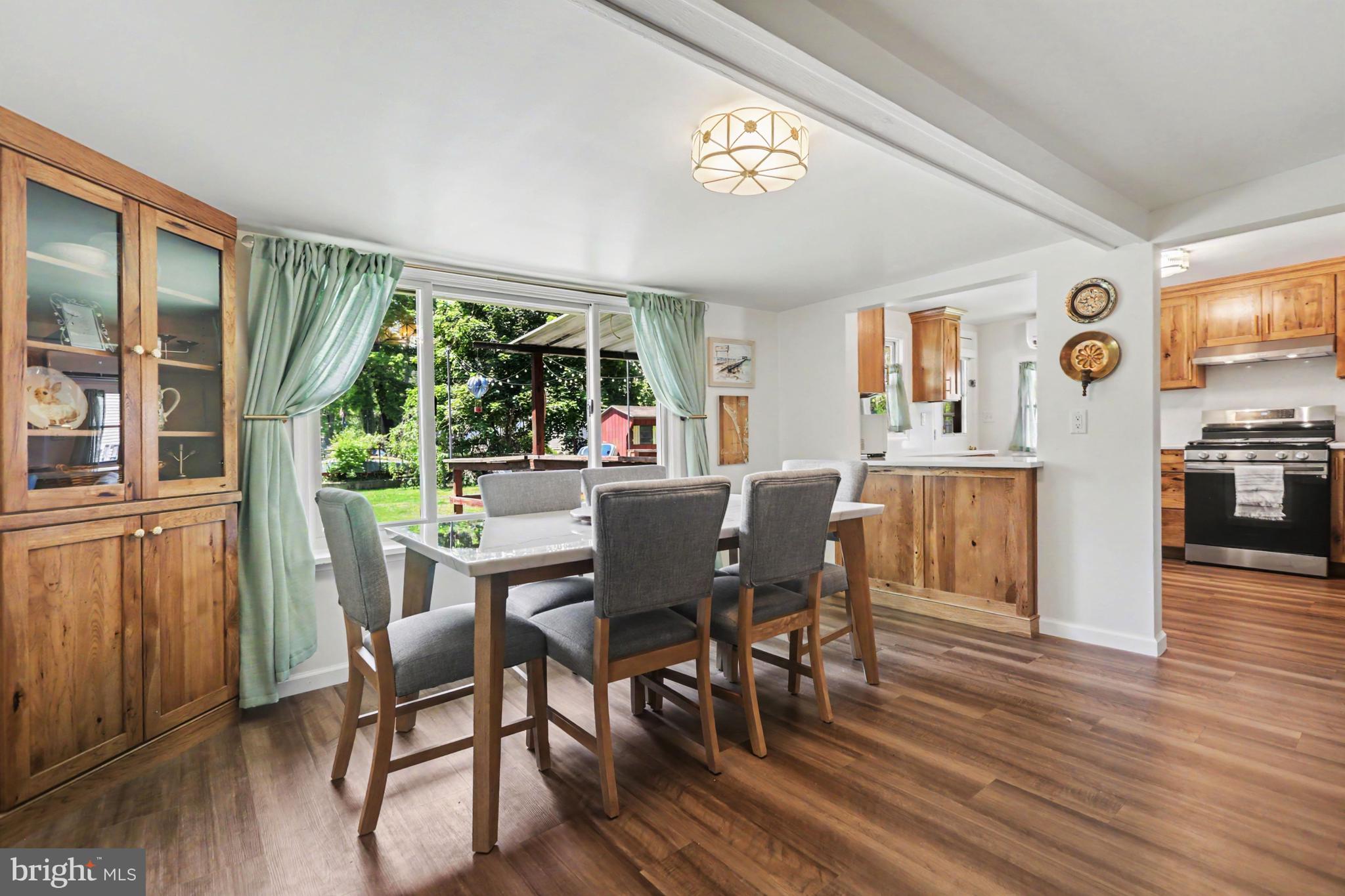 SILVER LAKE - Residential