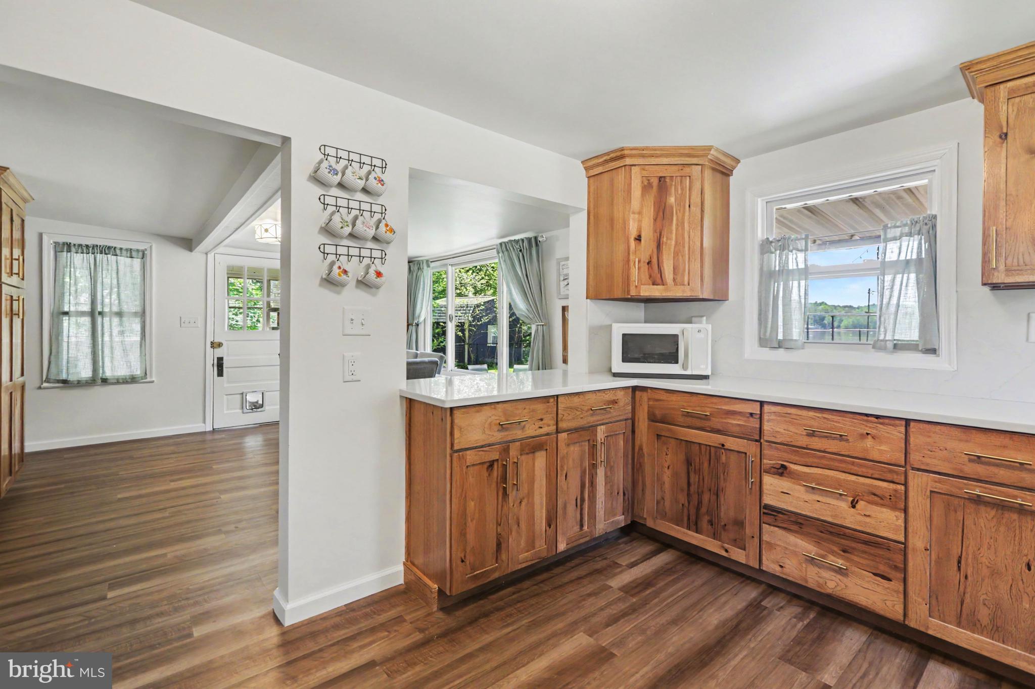 SILVER LAKE - Residential