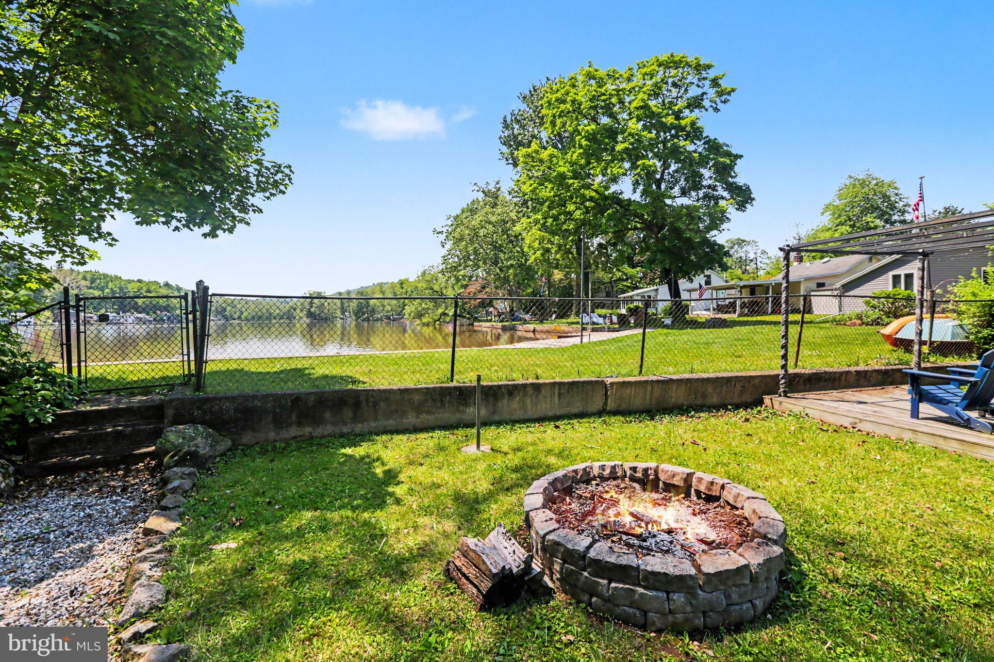 SILVER LAKE - Residential