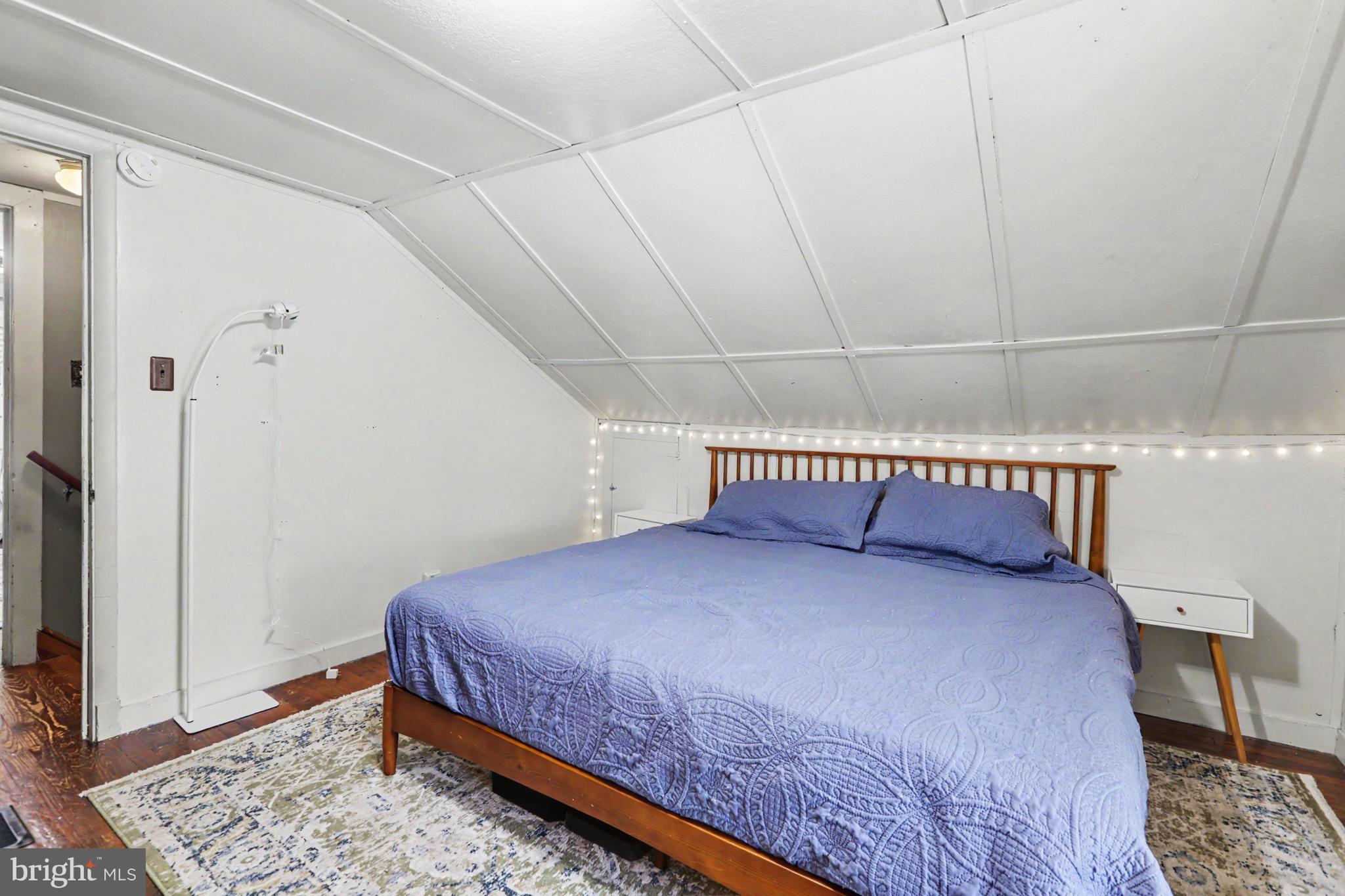 SILVER LAKE - Residential