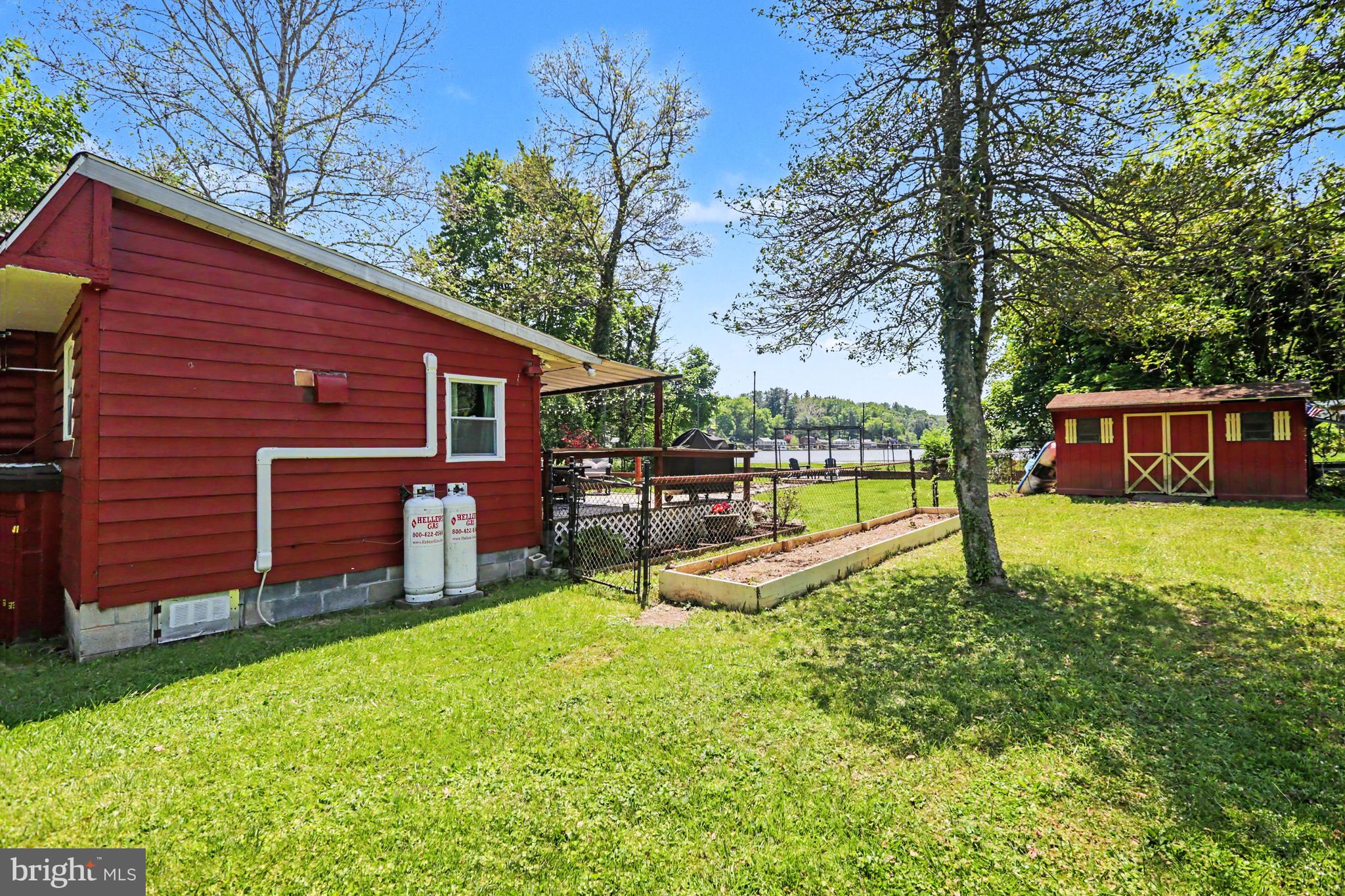 SILVER LAKE - Residential