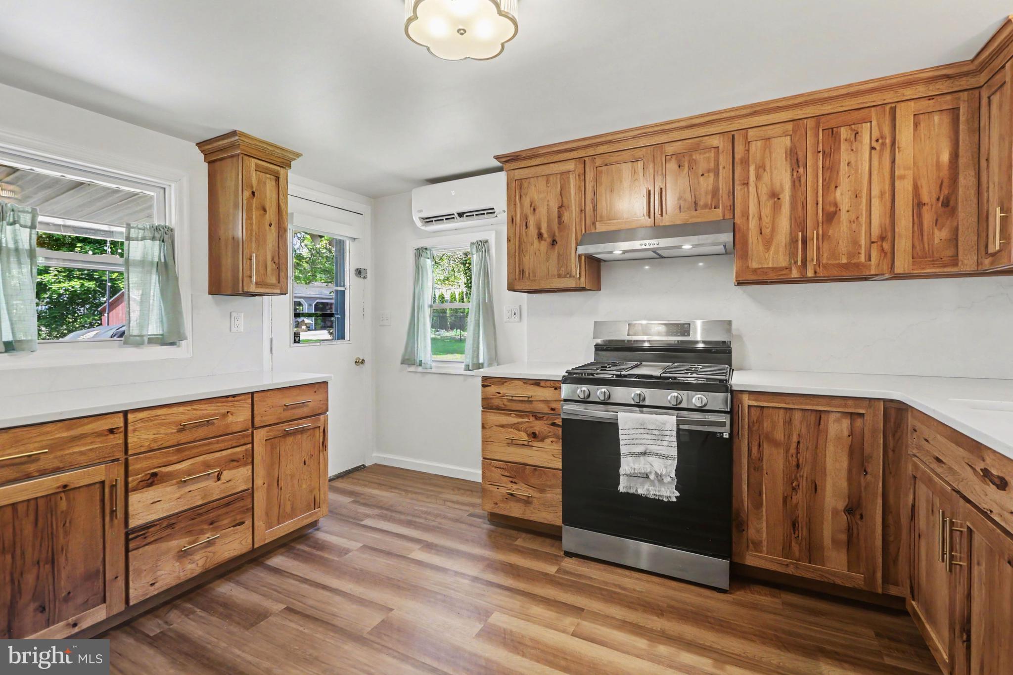 SILVER LAKE - Residential