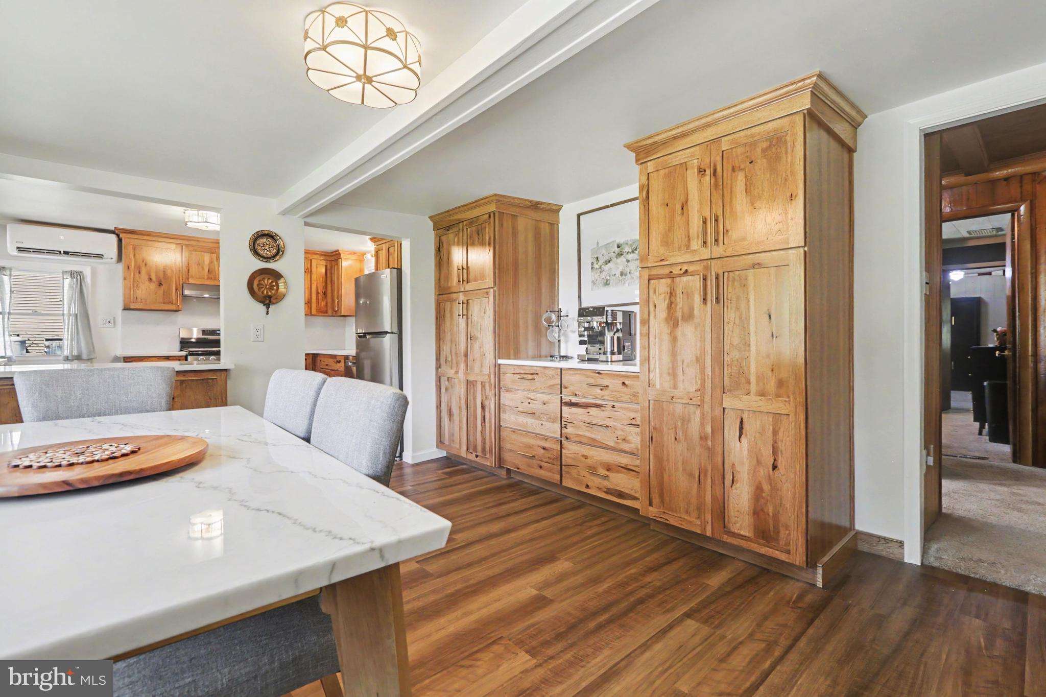 SILVER LAKE - Residential
