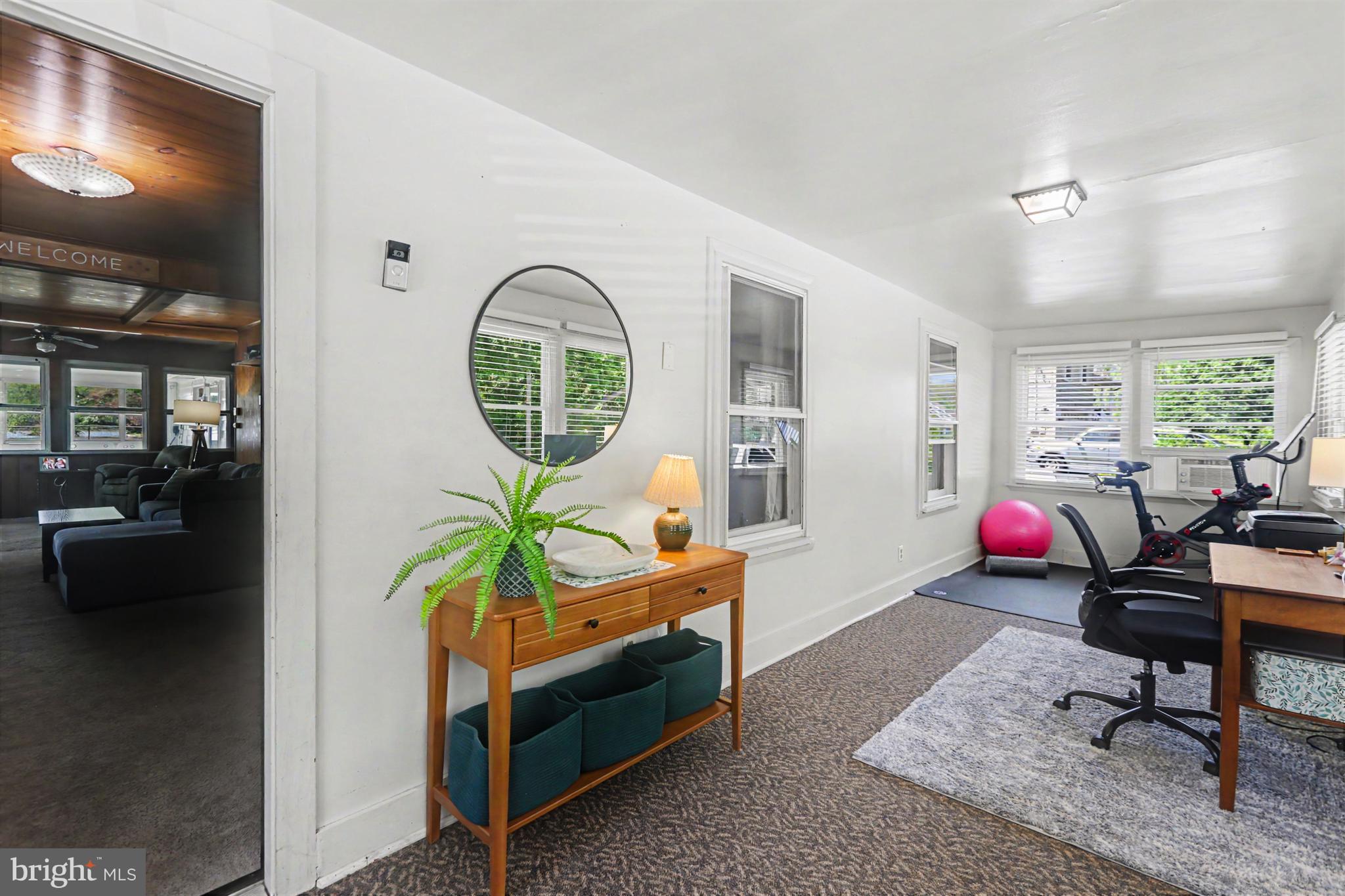 SILVER LAKE - Residential