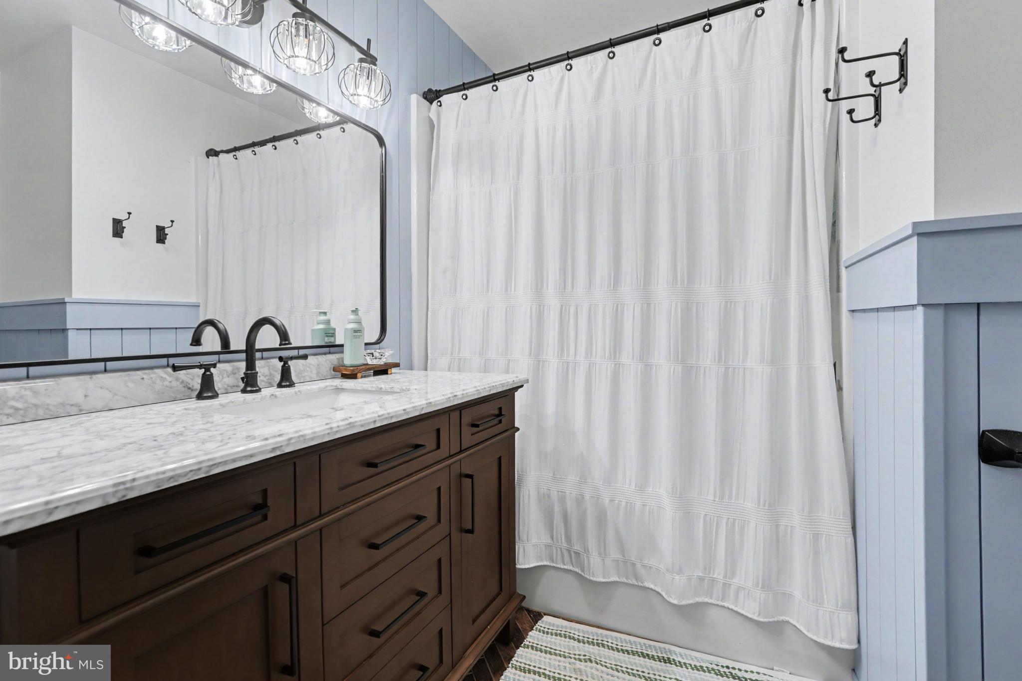 SILVER LAKE - Residential