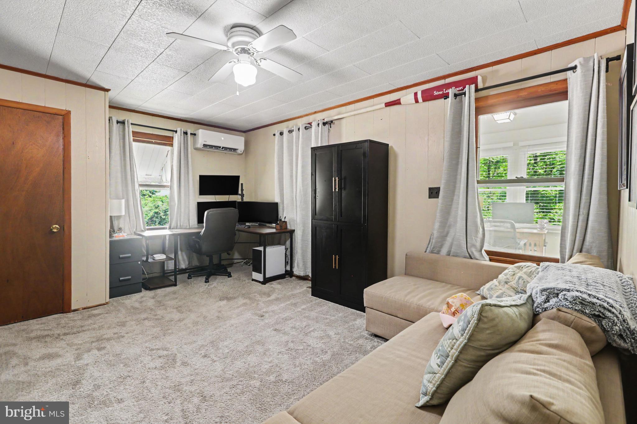 SILVER LAKE - Residential