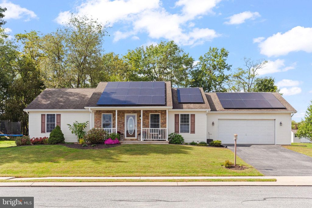 Photo of 108 Alder Court, MANCHESTER, PA 17345 (MLS # PAYK2090912)