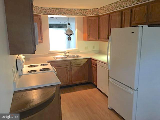 STONEGATE VILLAGE - Residential