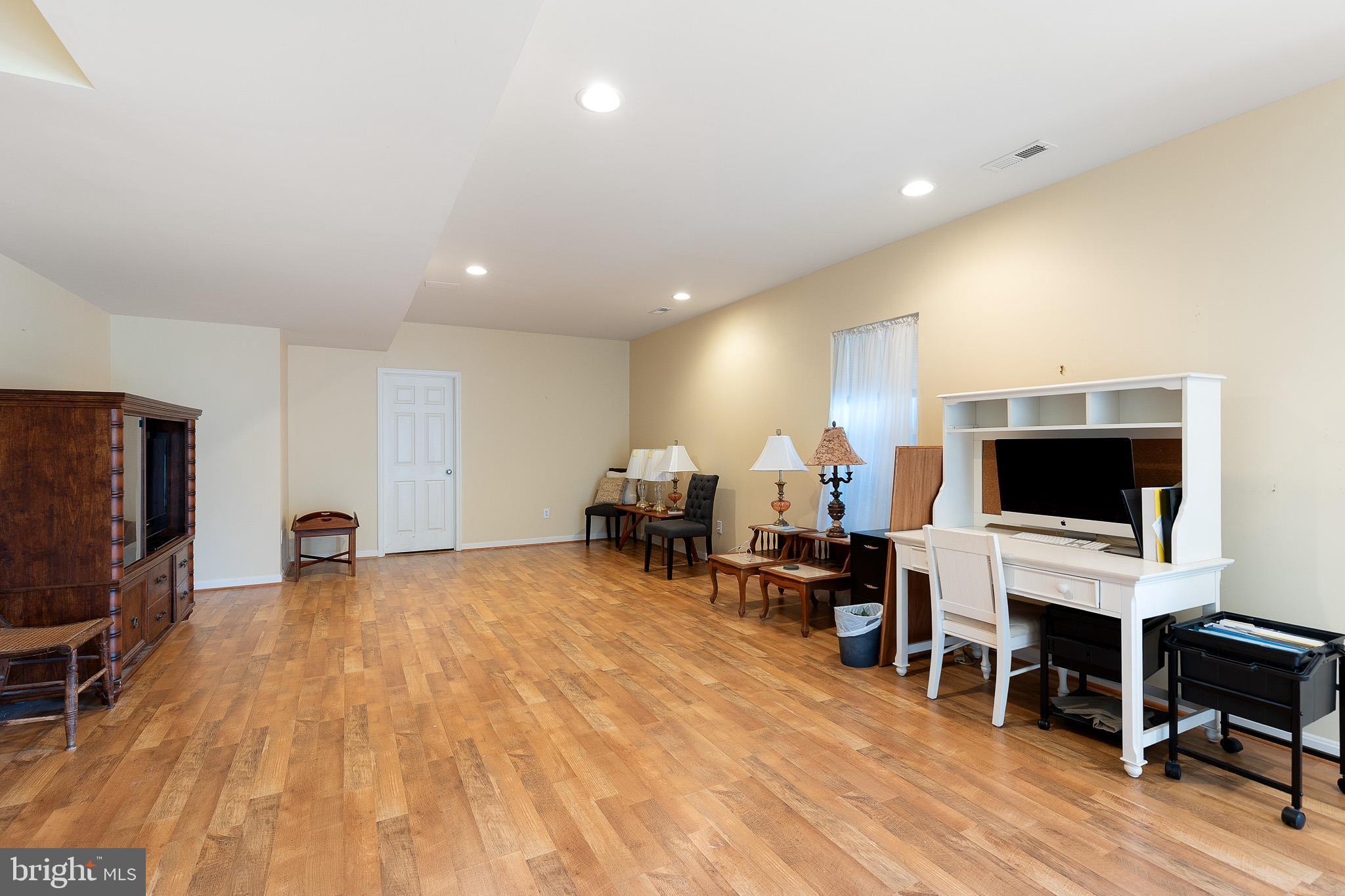 SHANNON COVE - Residential