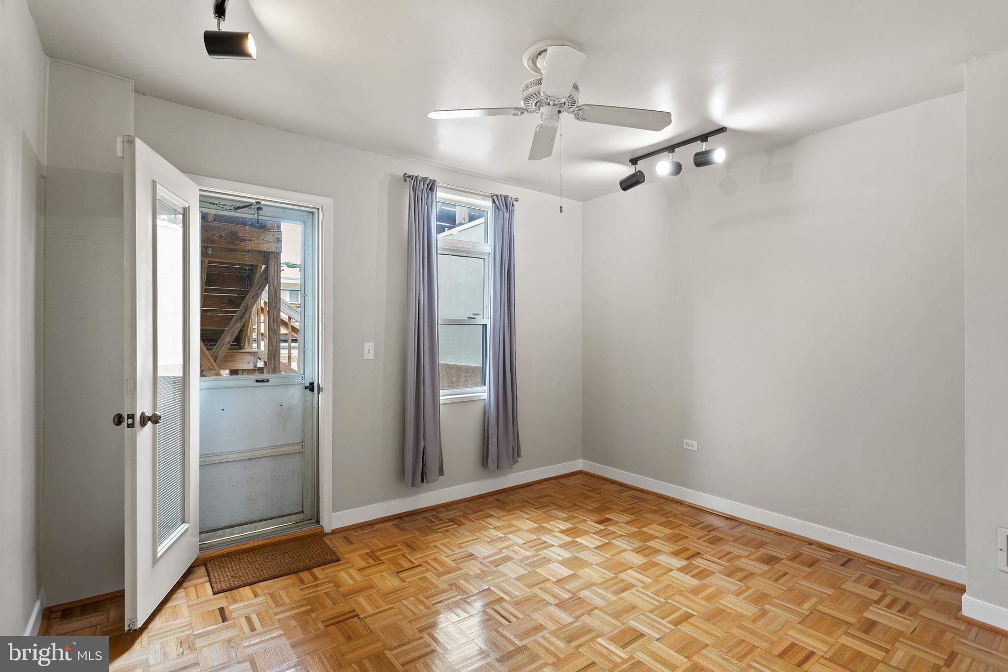 RIVERSIDE - Residential