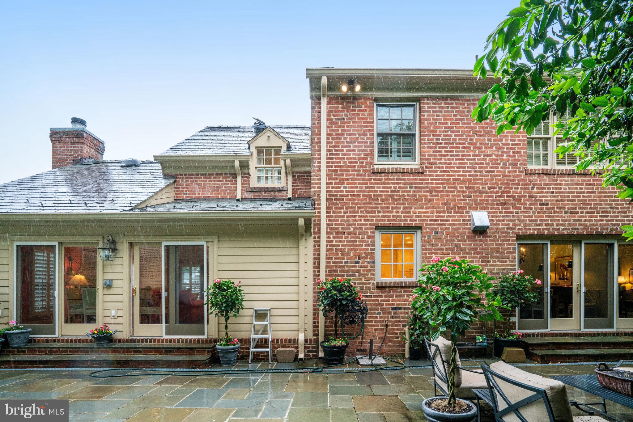 COUNTRY CLUB HILLS - Residential