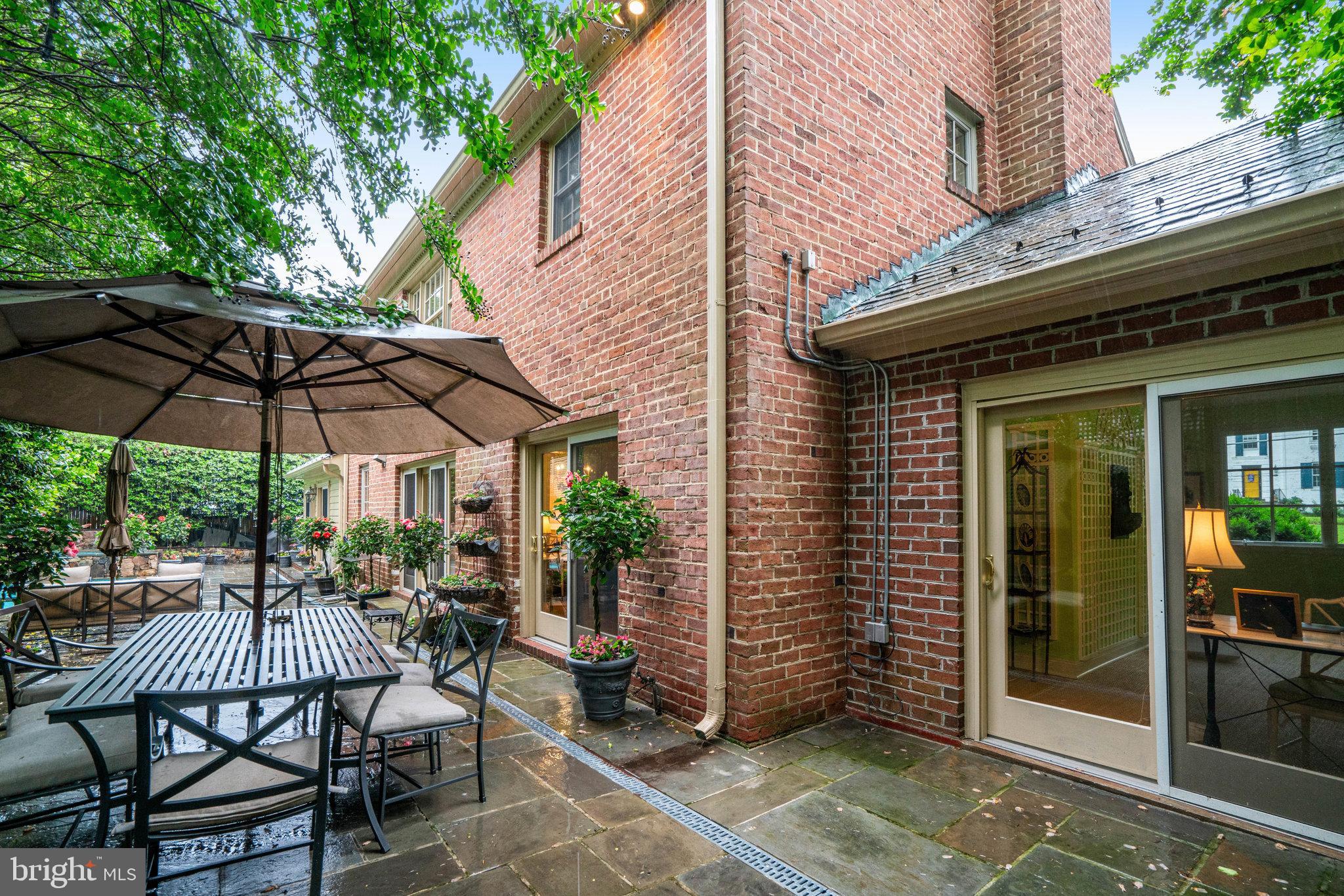 COUNTRY CLUB HILLS - Residential