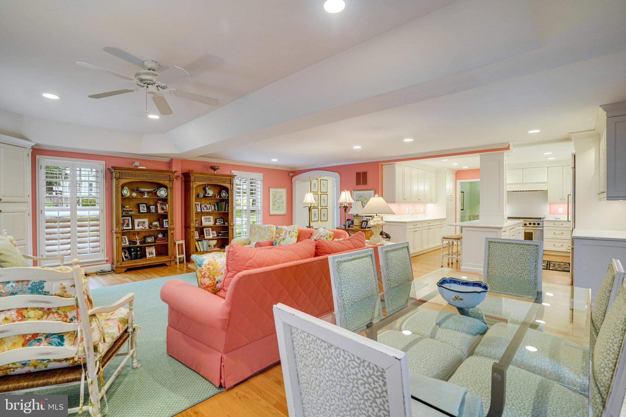 COUNTRY CLUB HILLS - Residential