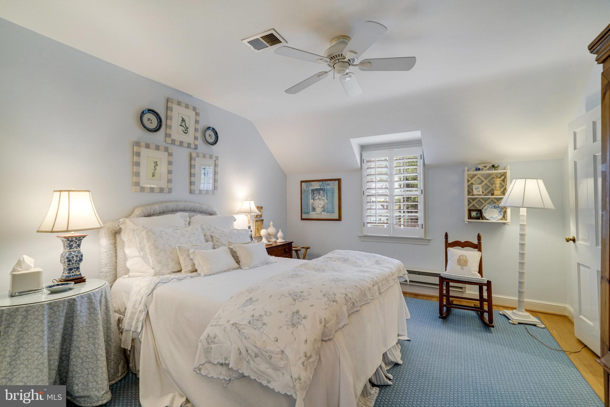 COUNTRY CLUB HILLS - Residential