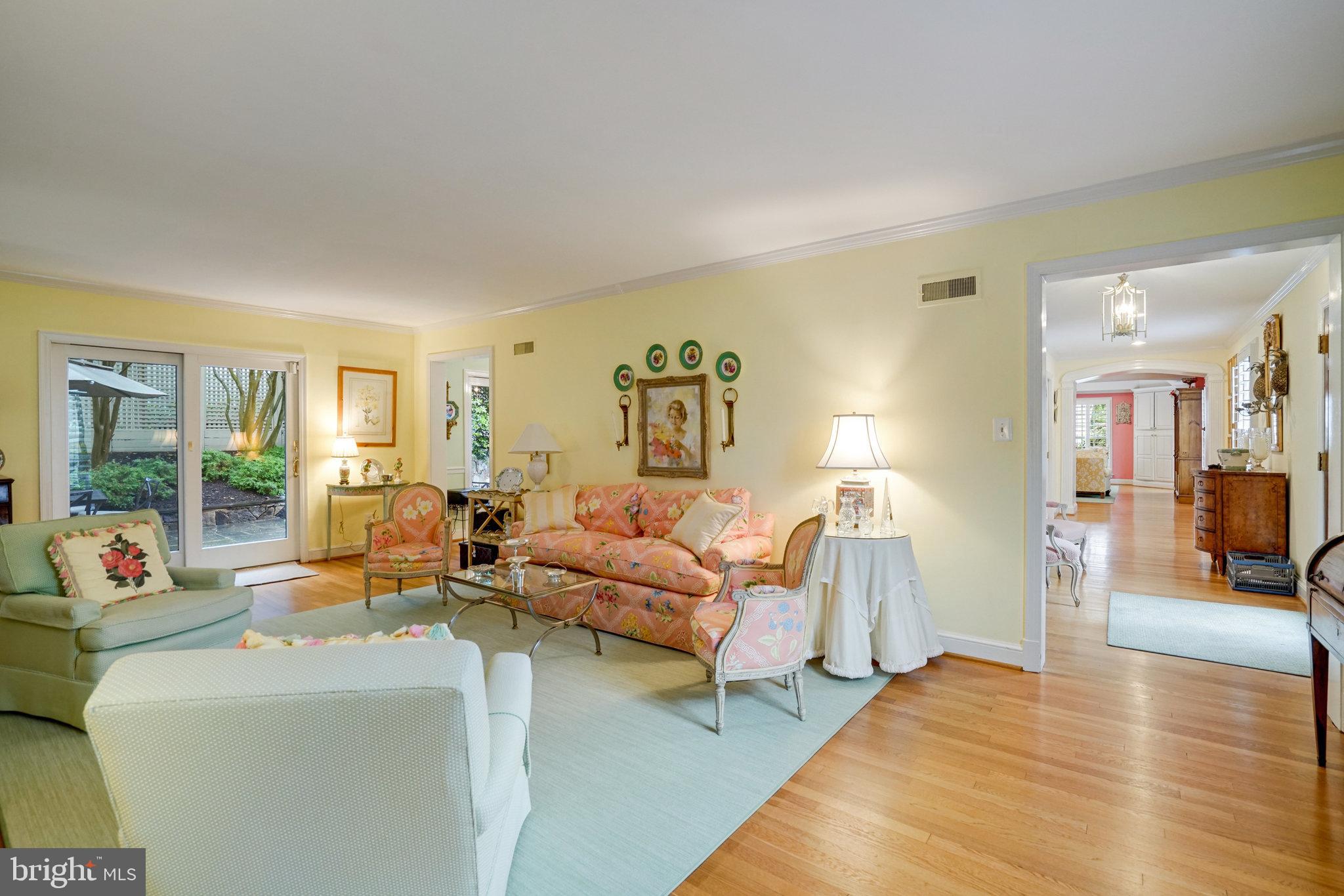 COUNTRY CLUB HILLS - Residential