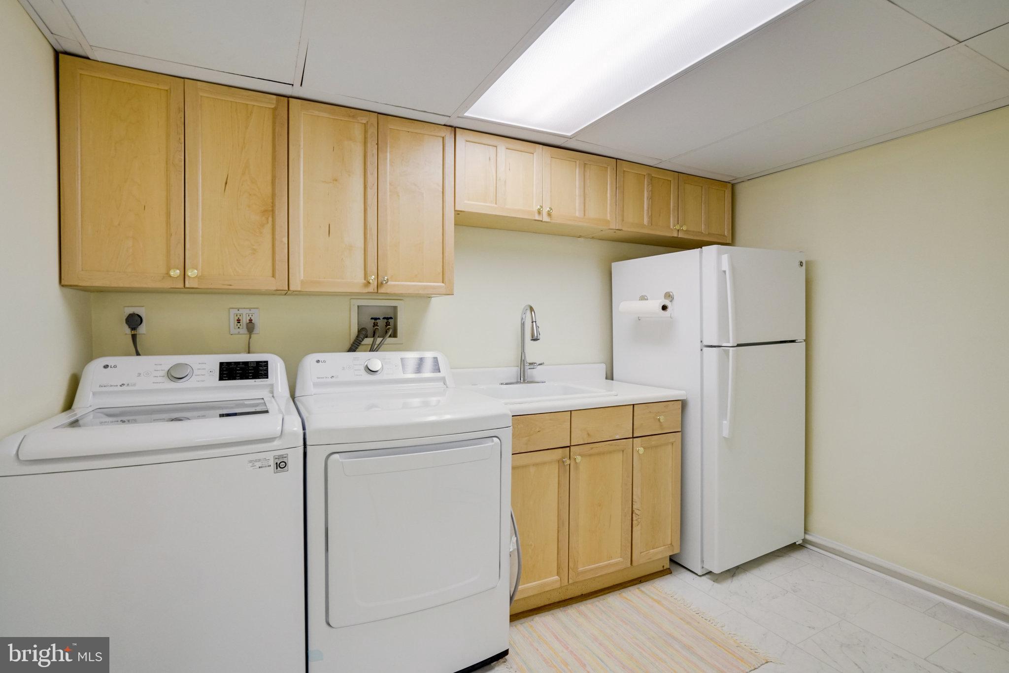 COUNTRY CLUB HILLS - Residential