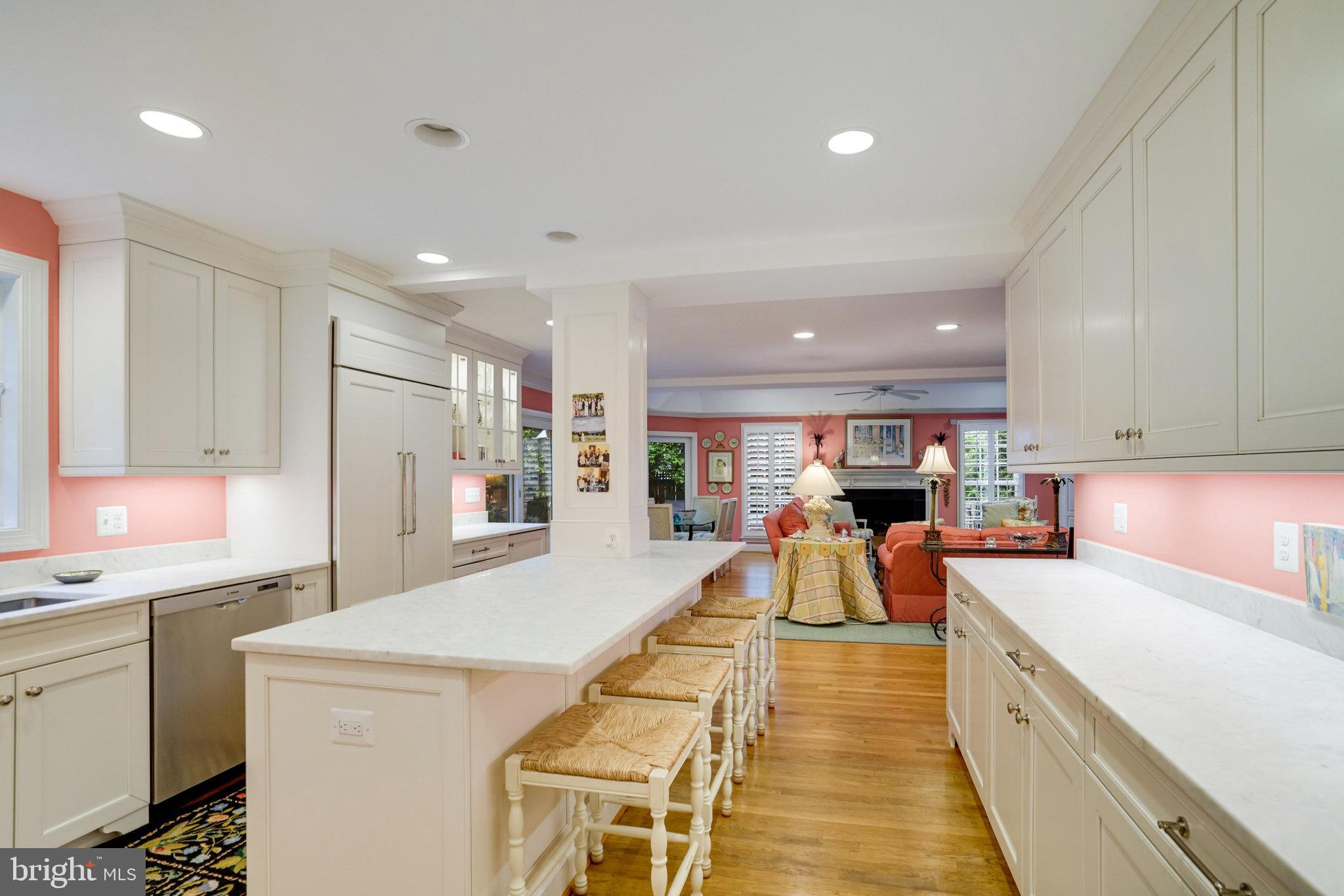 COUNTRY CLUB HILLS - Residential