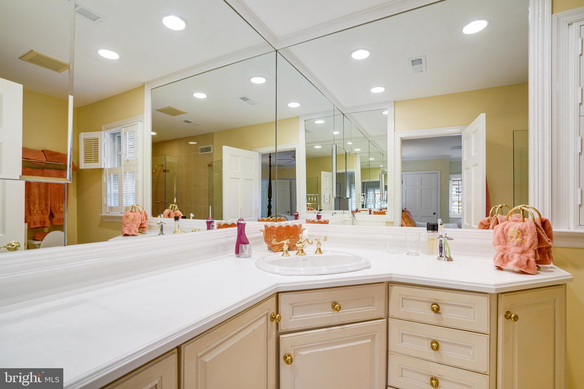 COUNTRY CLUB HILLS - Residential