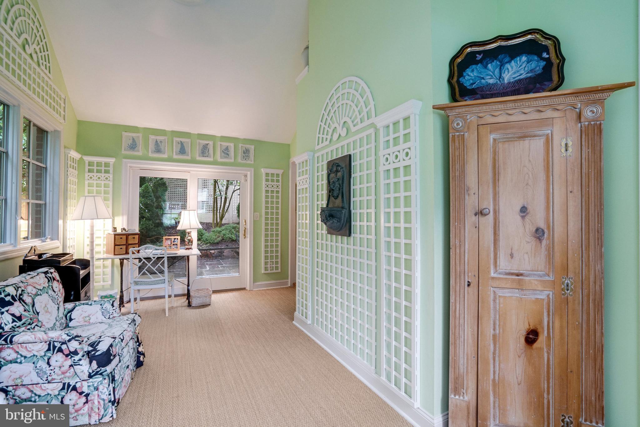 COUNTRY CLUB HILLS - Residential