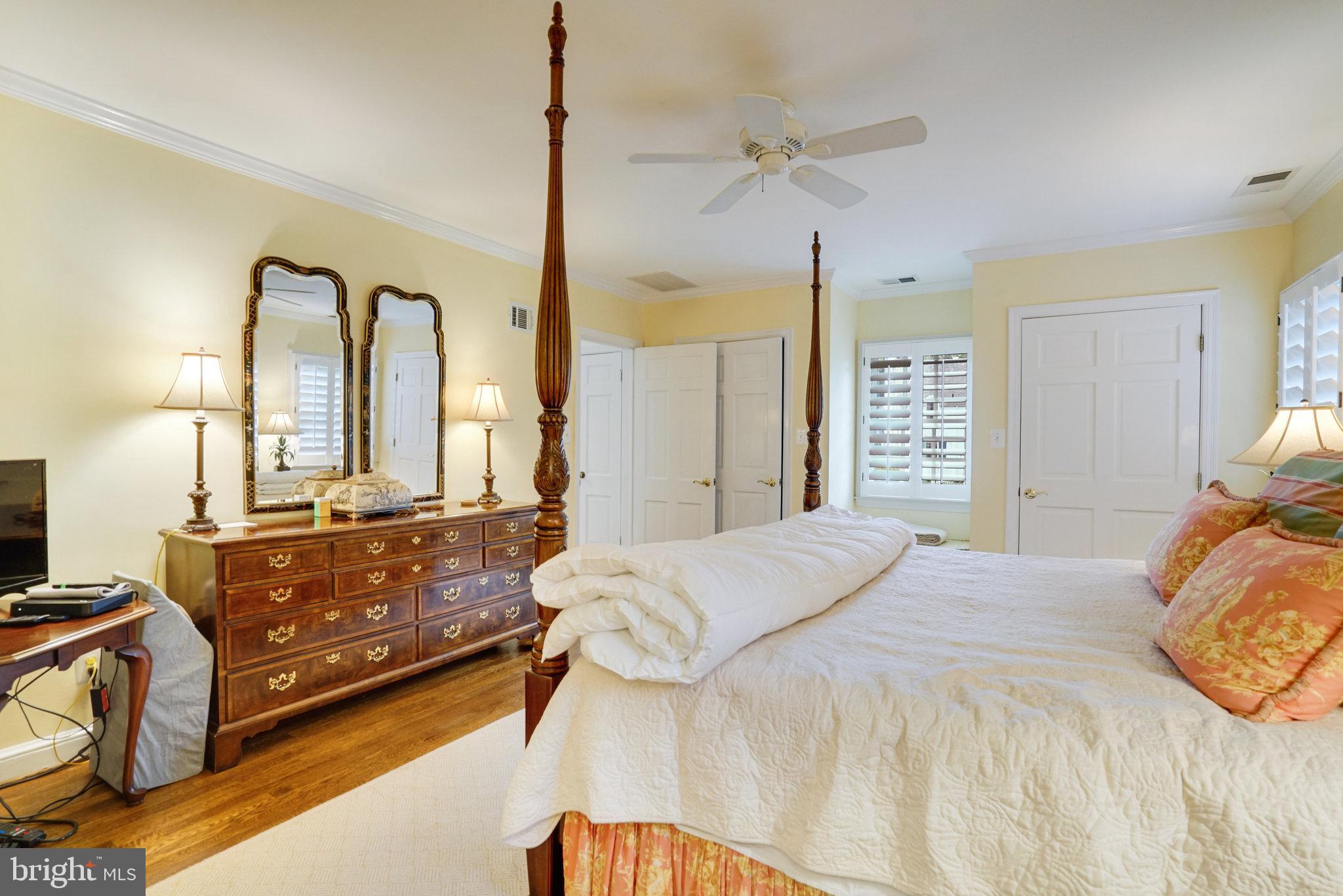 COUNTRY CLUB HILLS - Residential