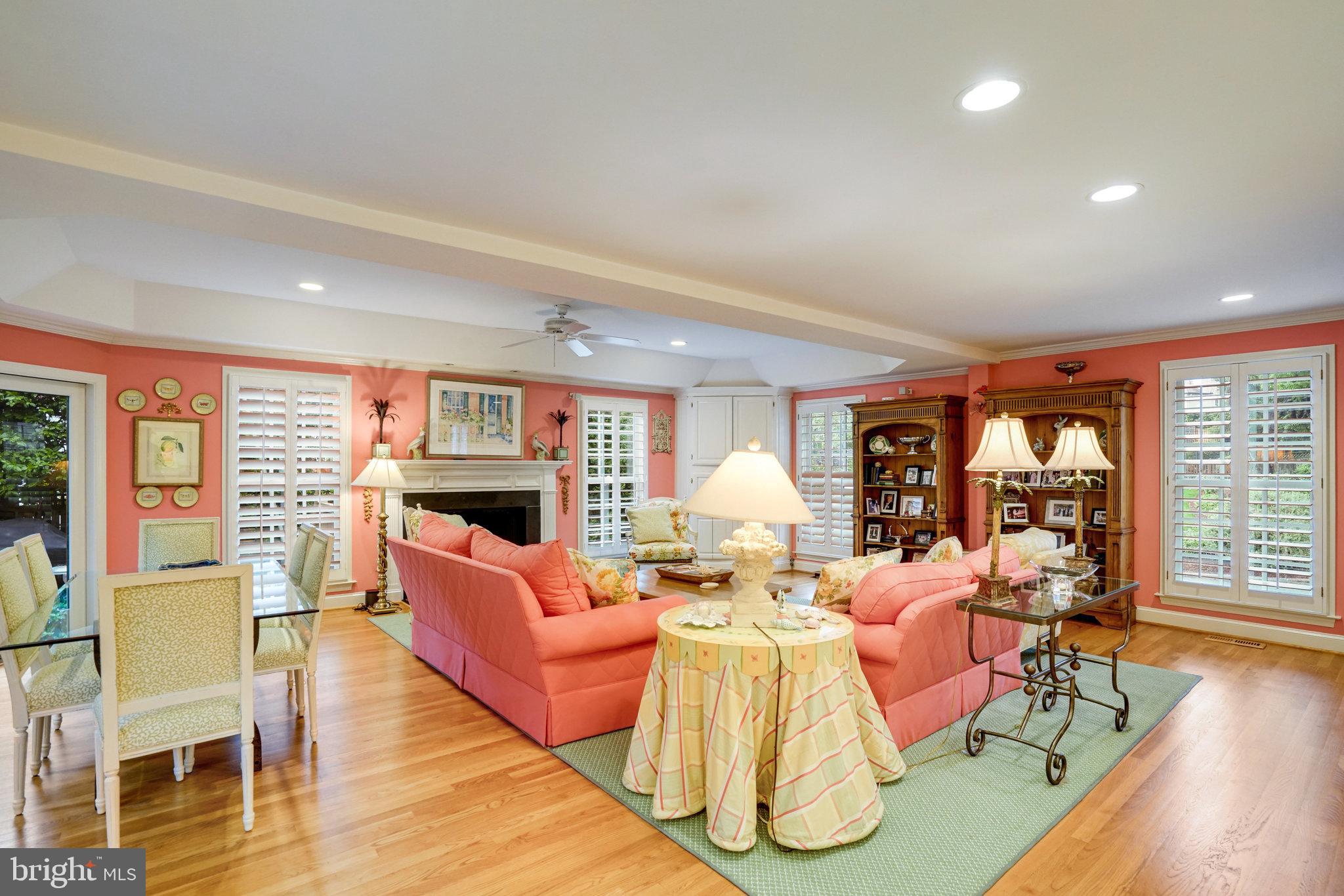 COUNTRY CLUB HILLS - Residential