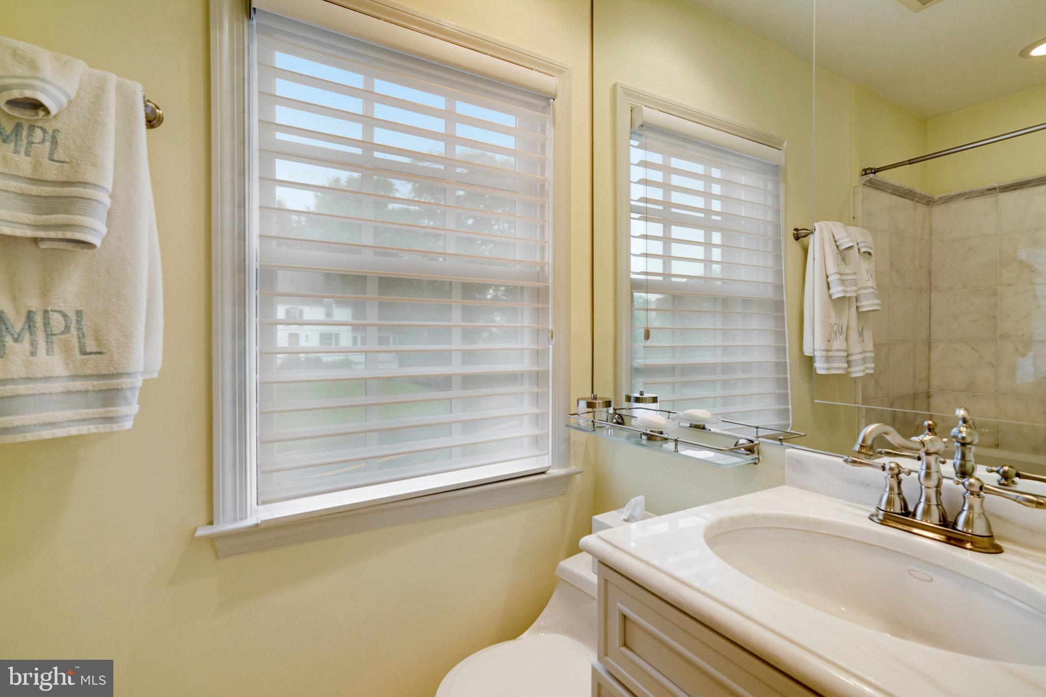 COUNTRY CLUB HILLS - Residential