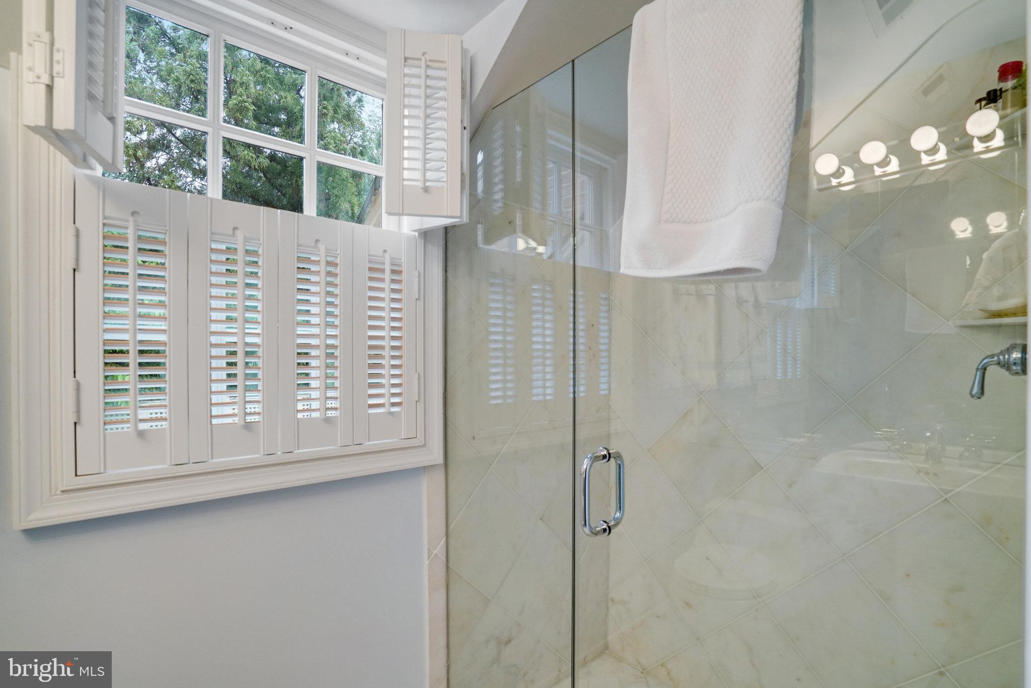 COUNTRY CLUB HILLS - Residential