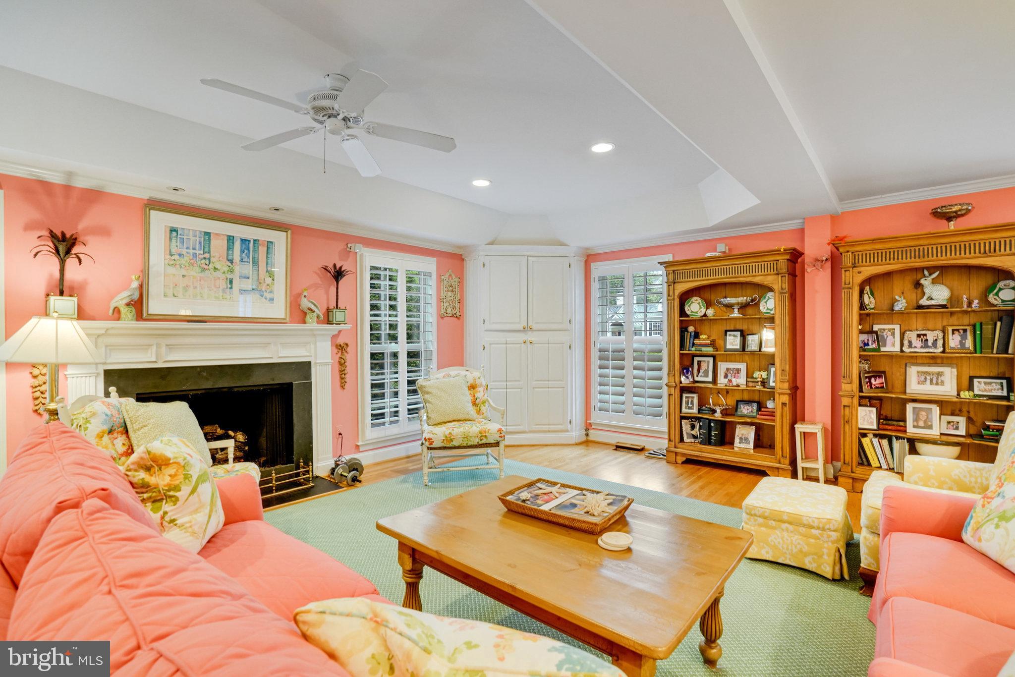 COUNTRY CLUB HILLS - Residential