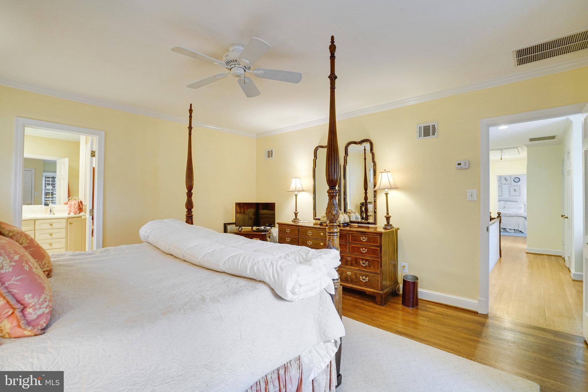 COUNTRY CLUB HILLS - Residential