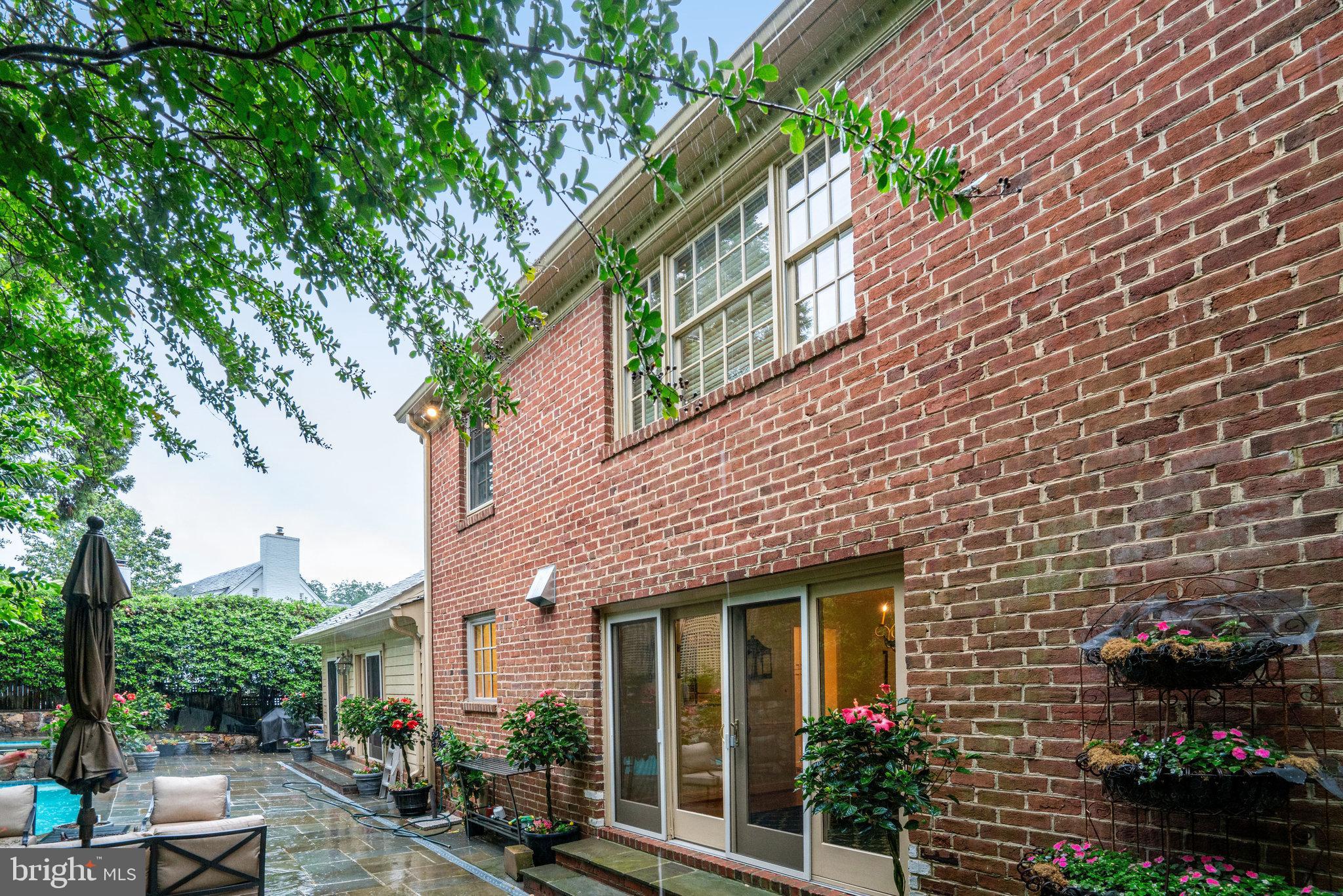 COUNTRY CLUB HILLS - Residential