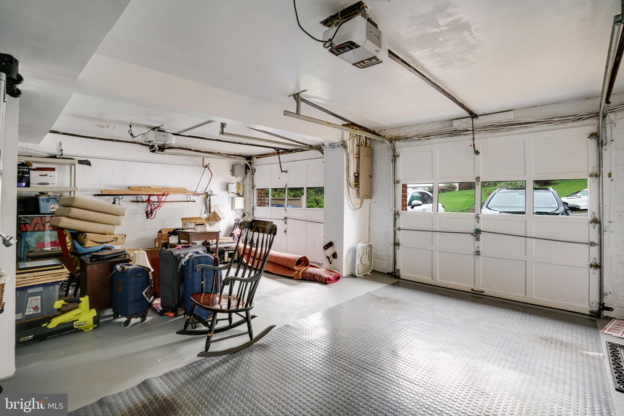 COUNTRY CLUB HILLS - Residential