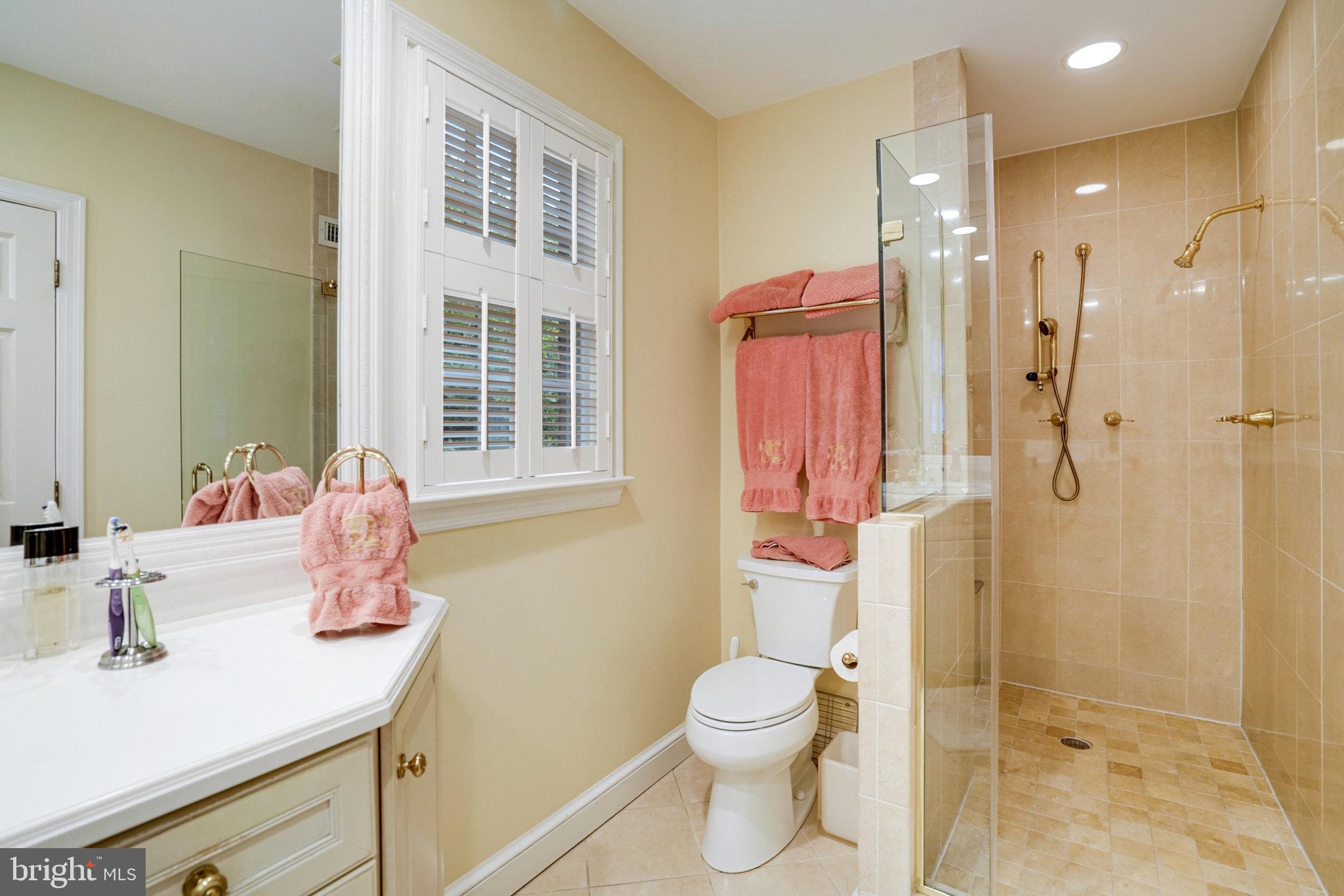 COUNTRY CLUB HILLS - Residential