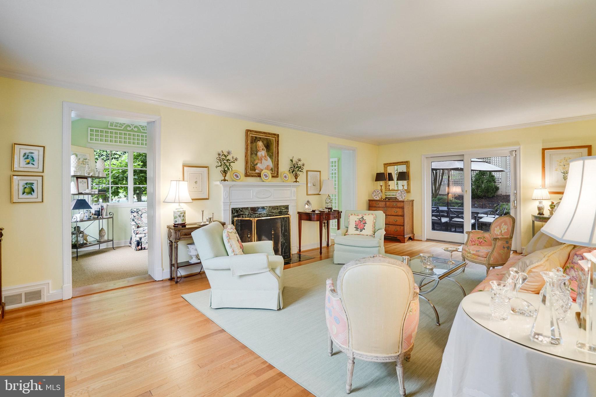 COUNTRY CLUB HILLS - Residential