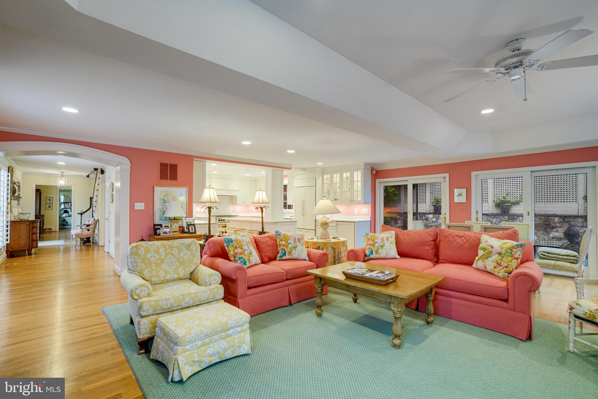 COUNTRY CLUB HILLS - Residential