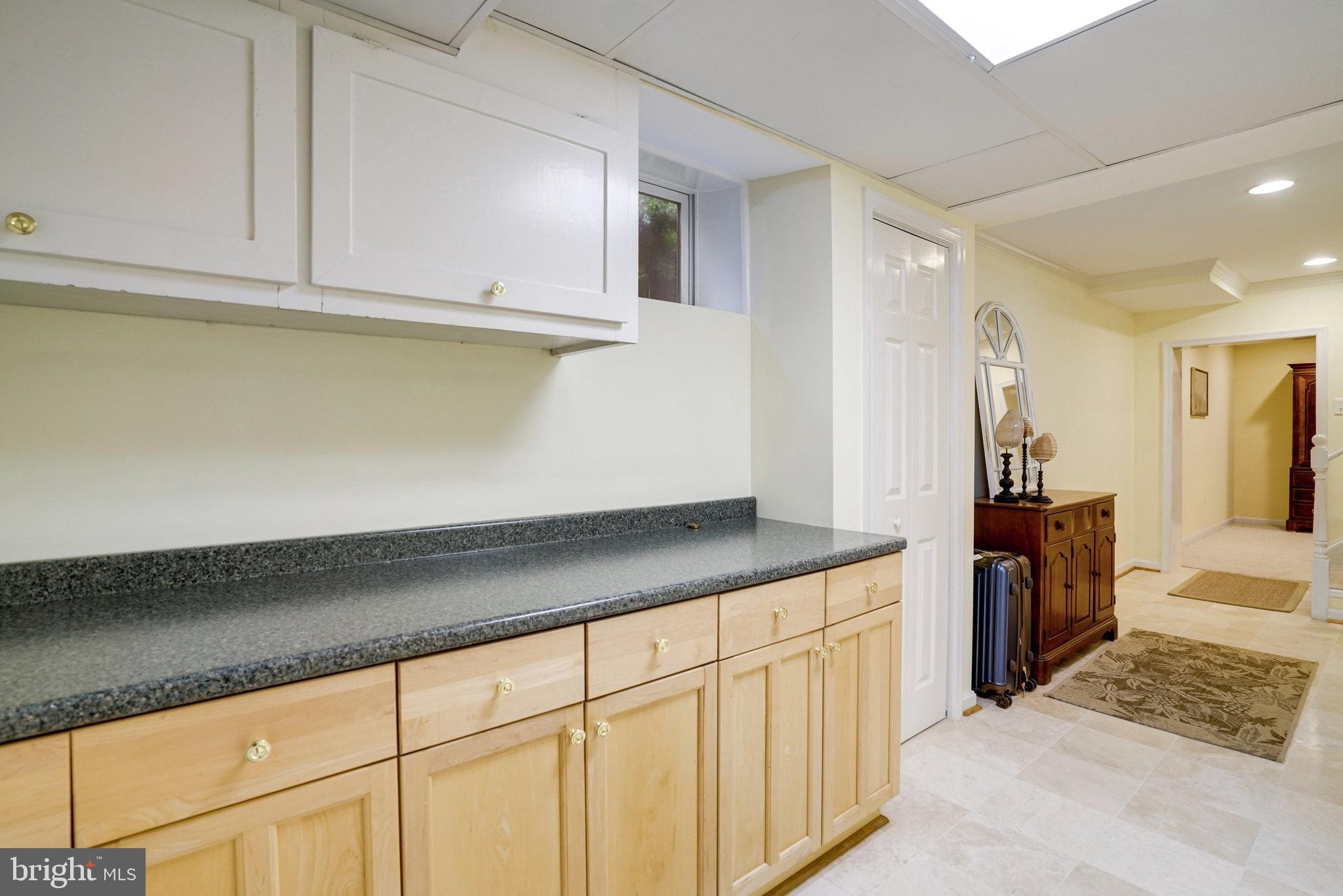 COUNTRY CLUB HILLS - Residential