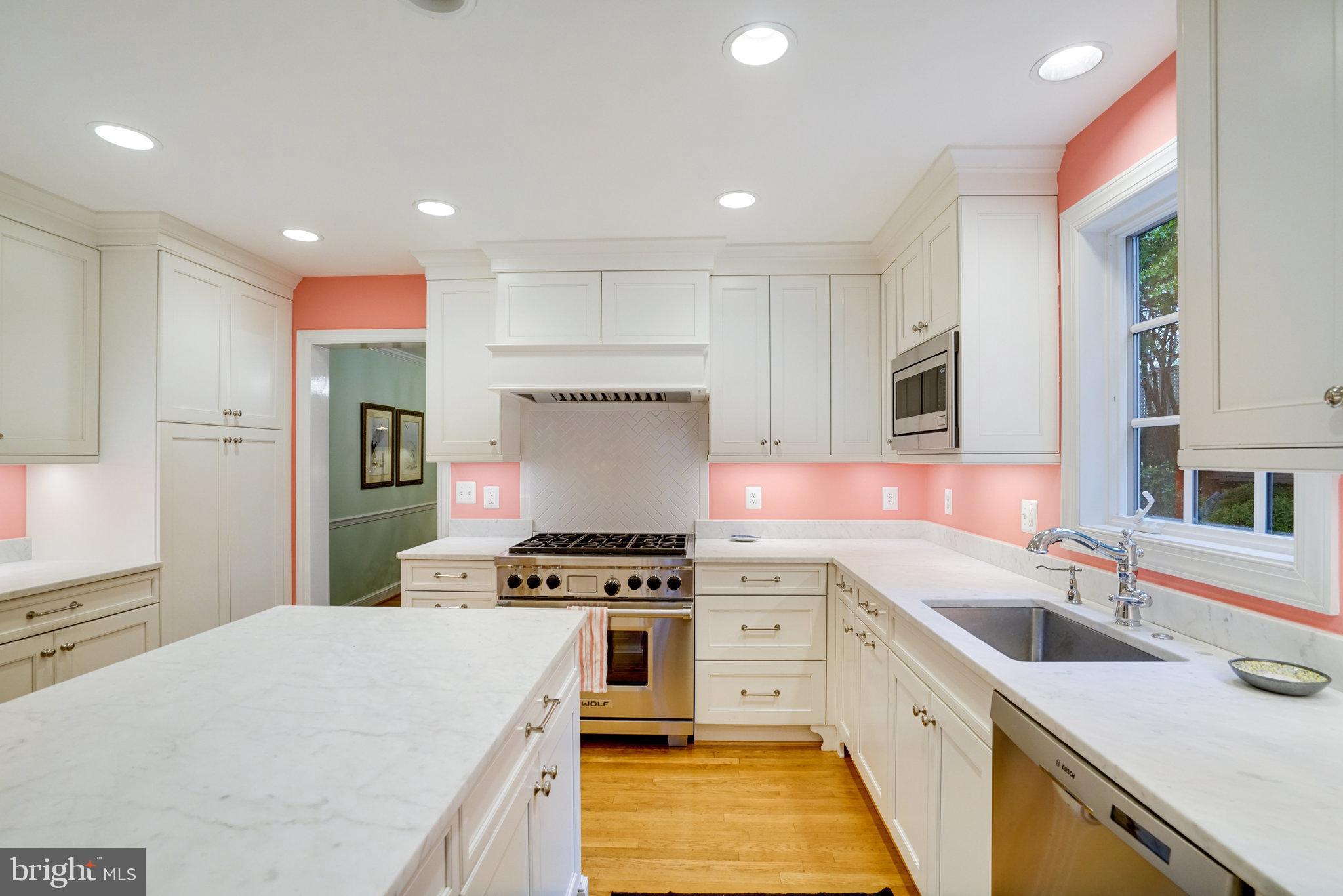 COUNTRY CLUB HILLS - Residential