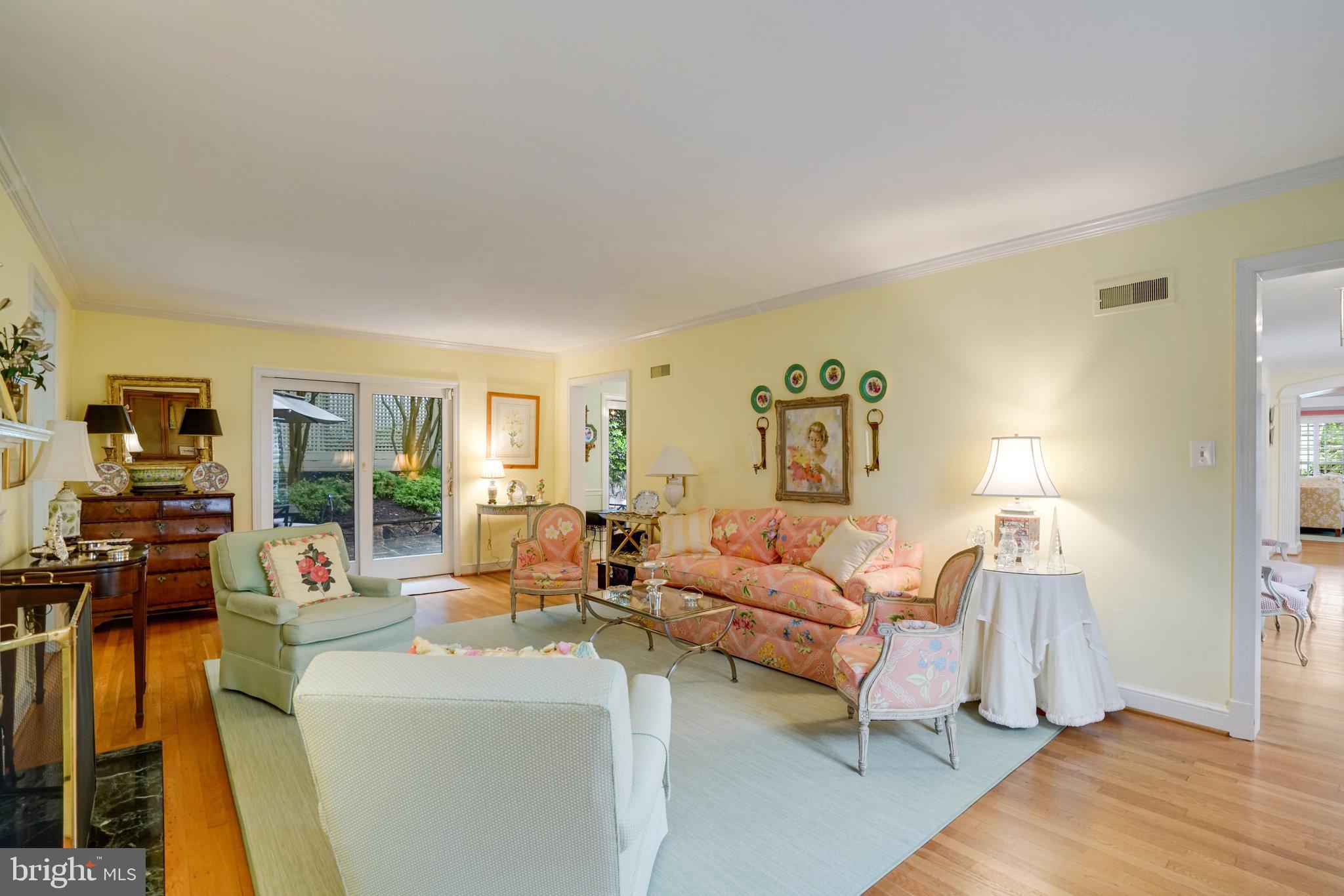 COUNTRY CLUB HILLS - Residential