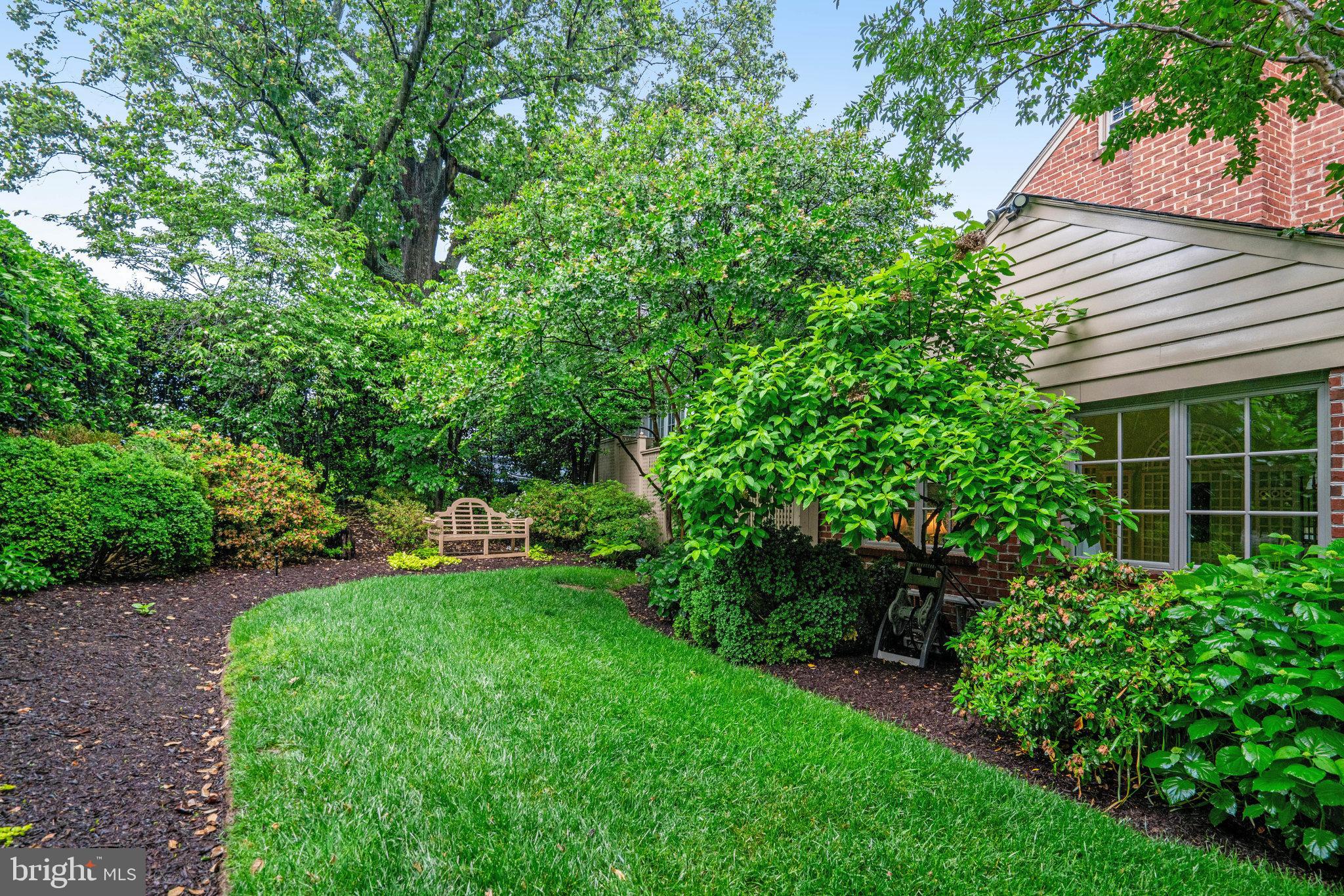 COUNTRY CLUB HILLS - Residential