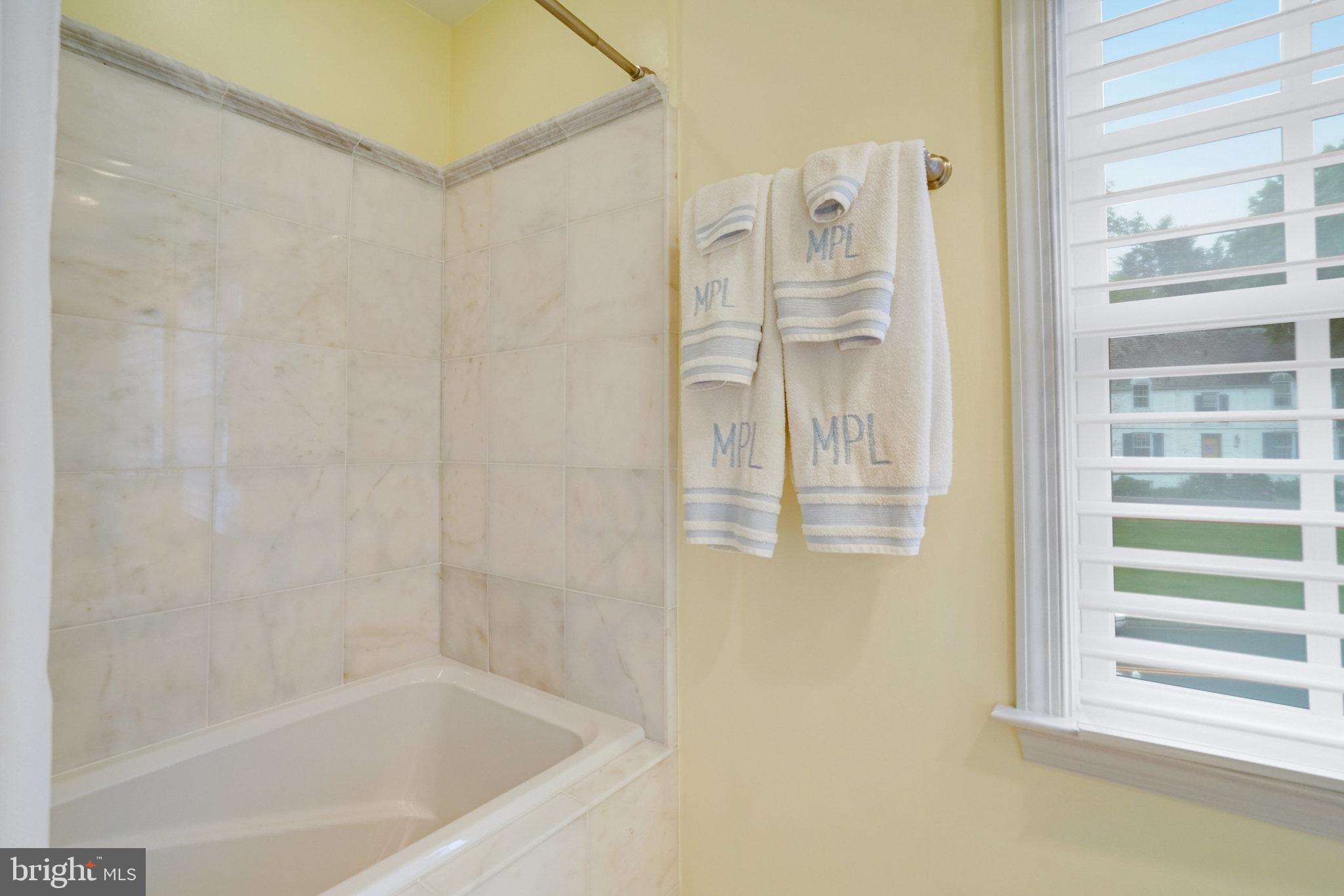 COUNTRY CLUB HILLS - Residential