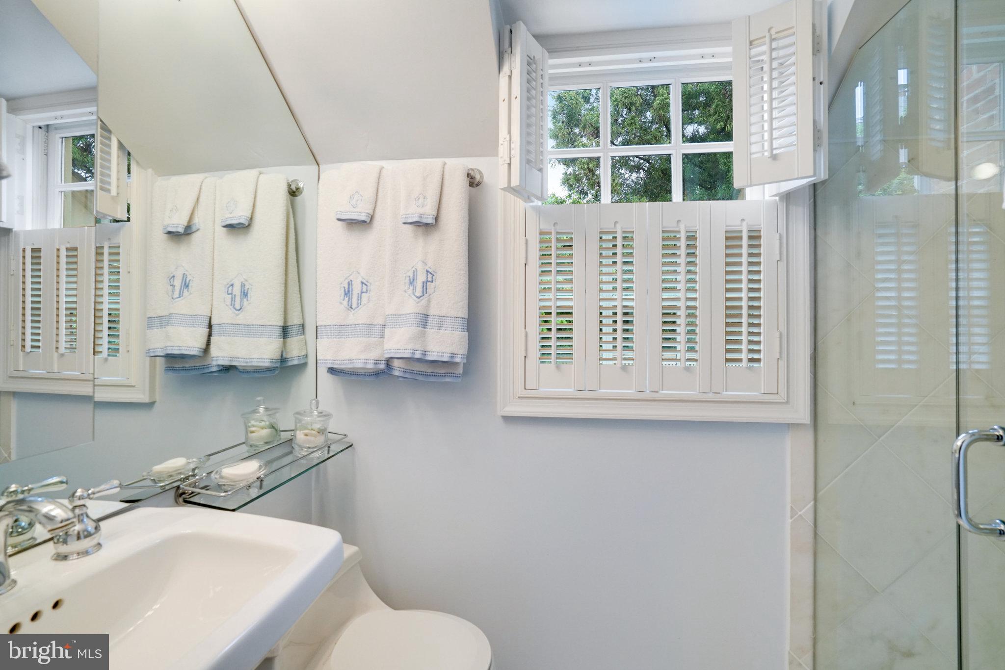 COUNTRY CLUB HILLS - Residential