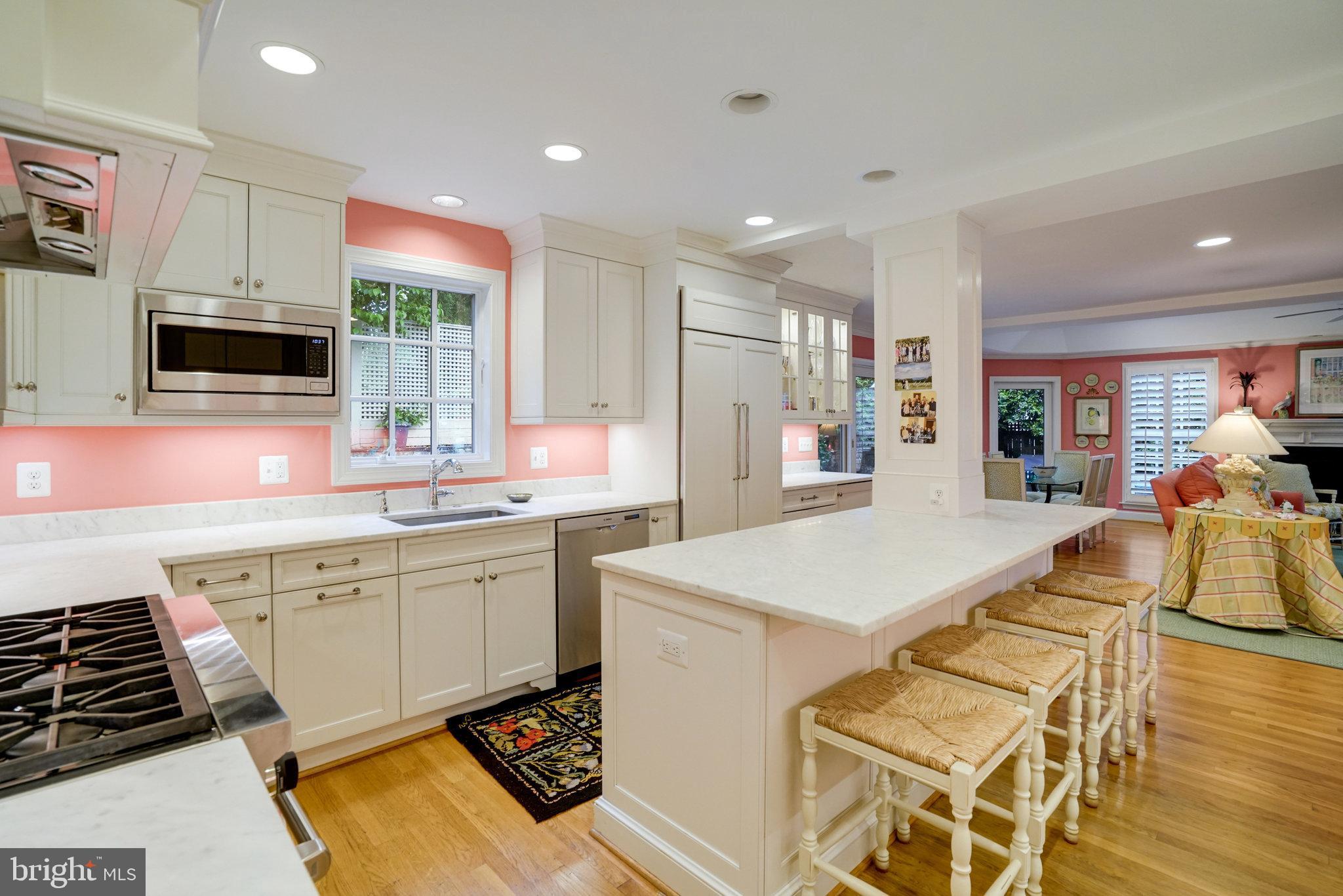 COUNTRY CLUB HILLS - Residential