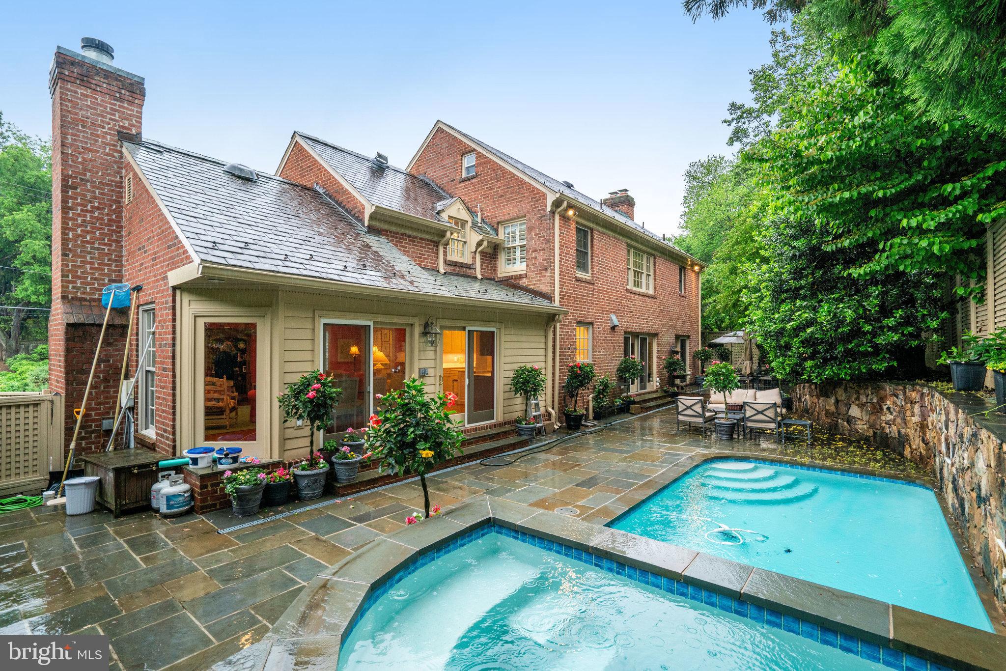 COUNTRY CLUB HILLS - Residential