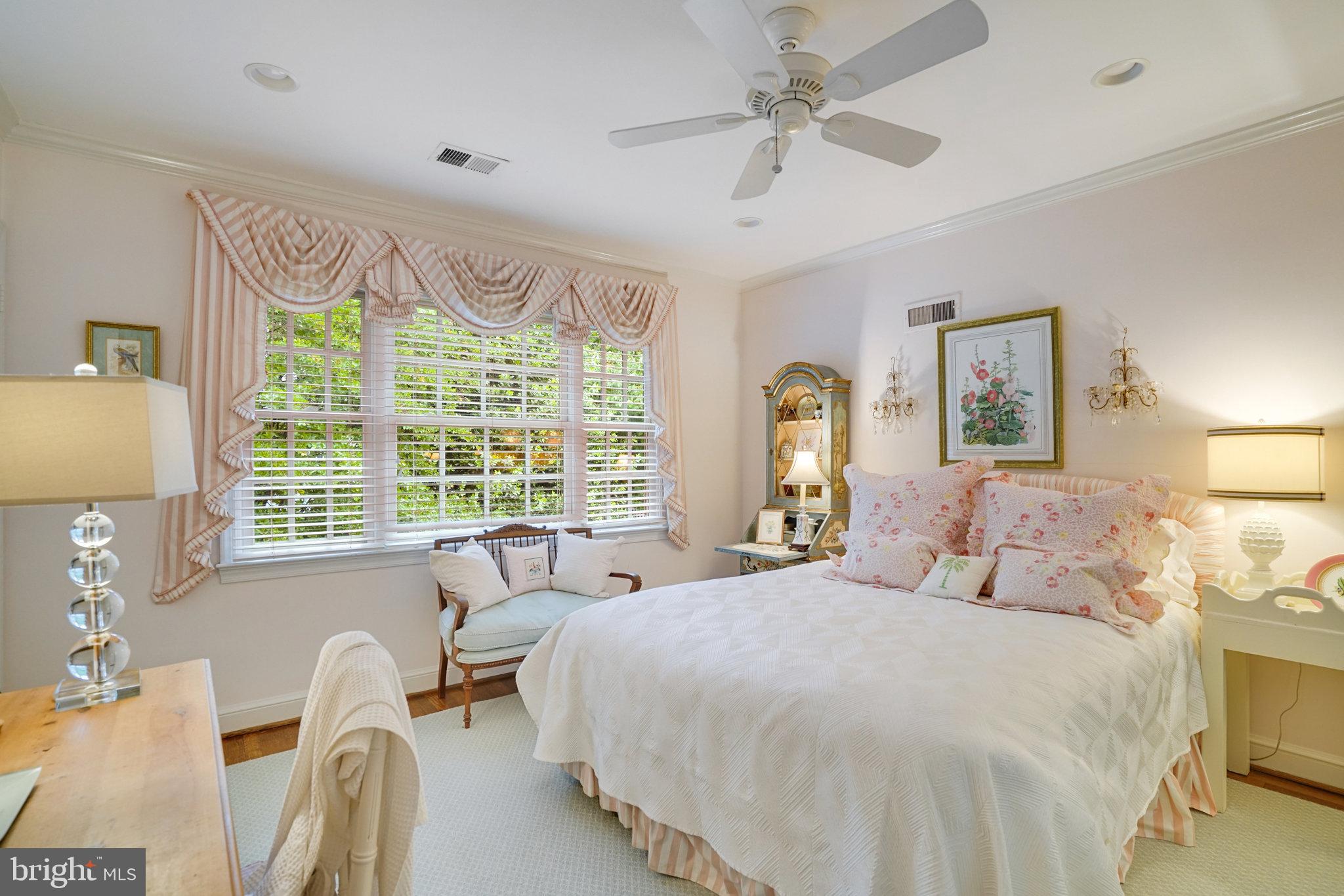 COUNTRY CLUB HILLS - Residential