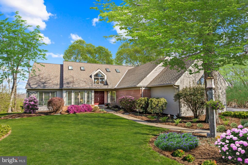 Photo of 403 OWL HILL RD, LITITZ, PA 17543 (MLS # PALA2032298)