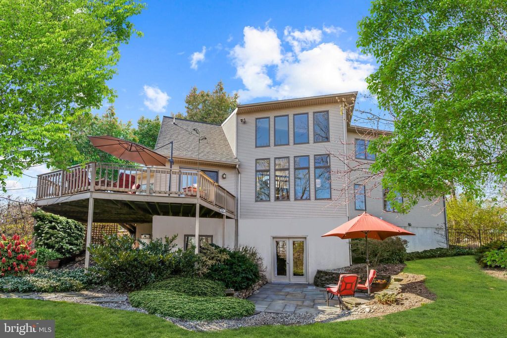 Photo of 403 OWL HILL RD, LITITZ, PA 17543 (MLS # PALA2032298)