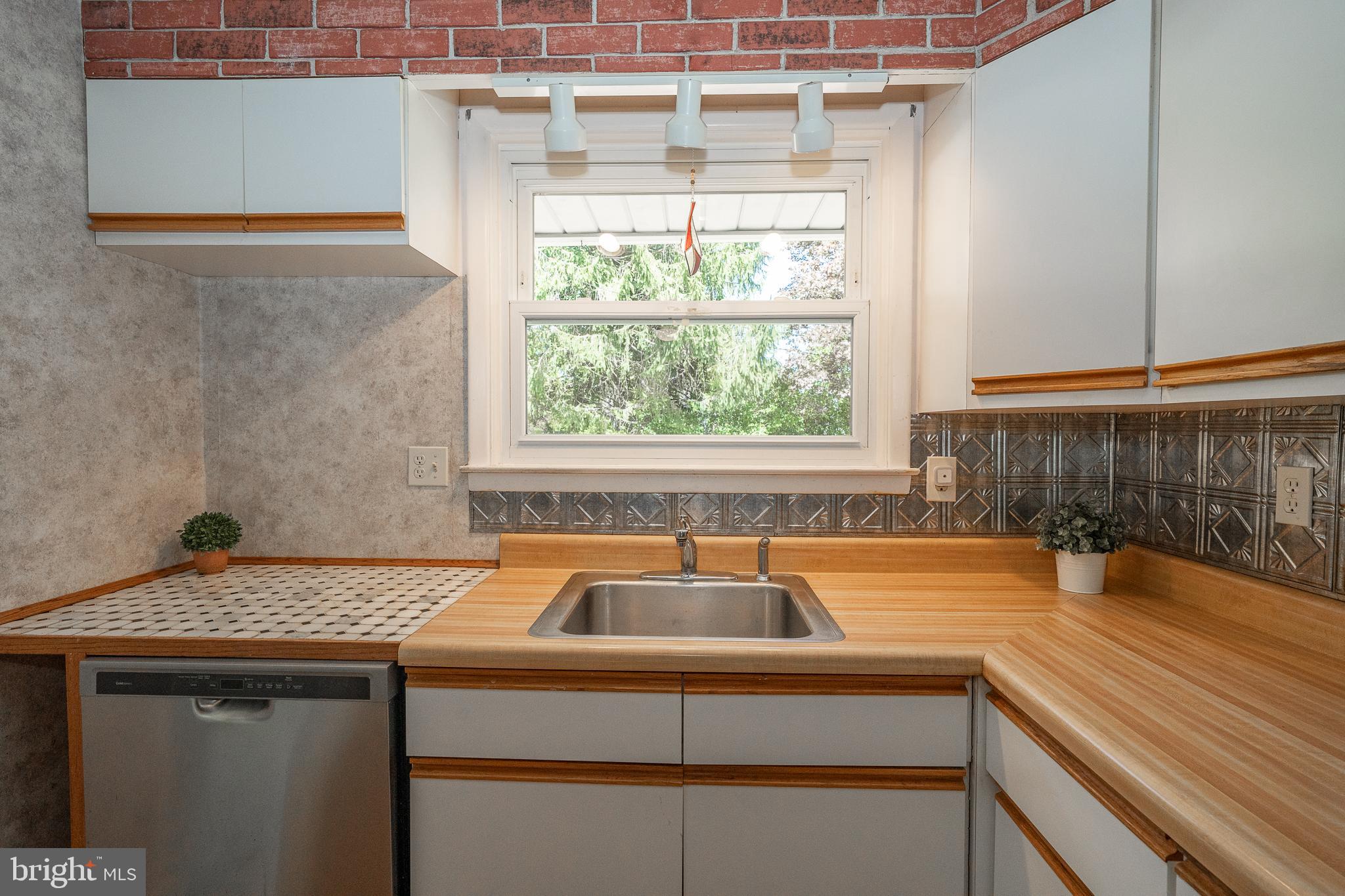 SOUTH WAYNE - Residential