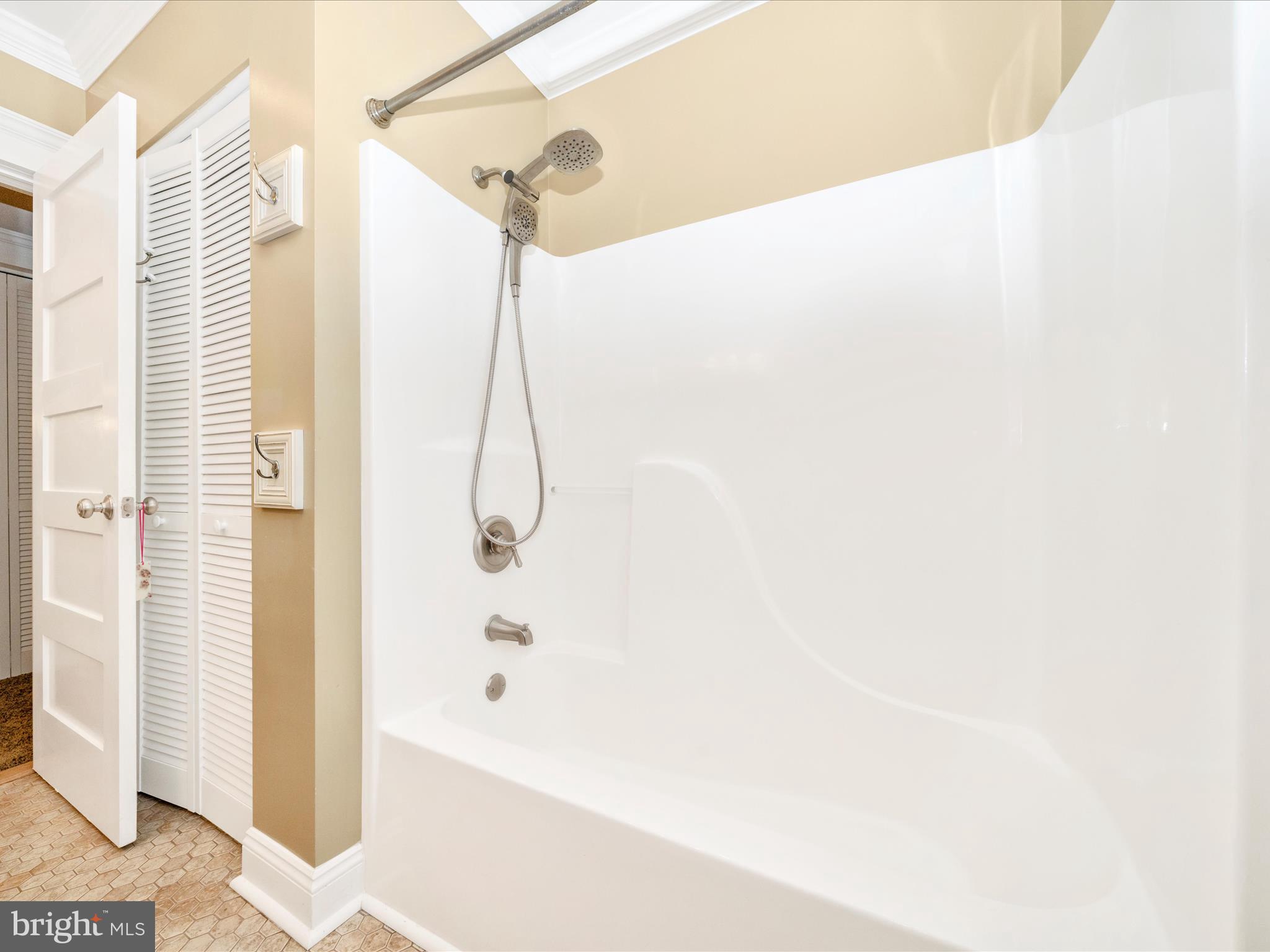 HILLANDALE - Residential